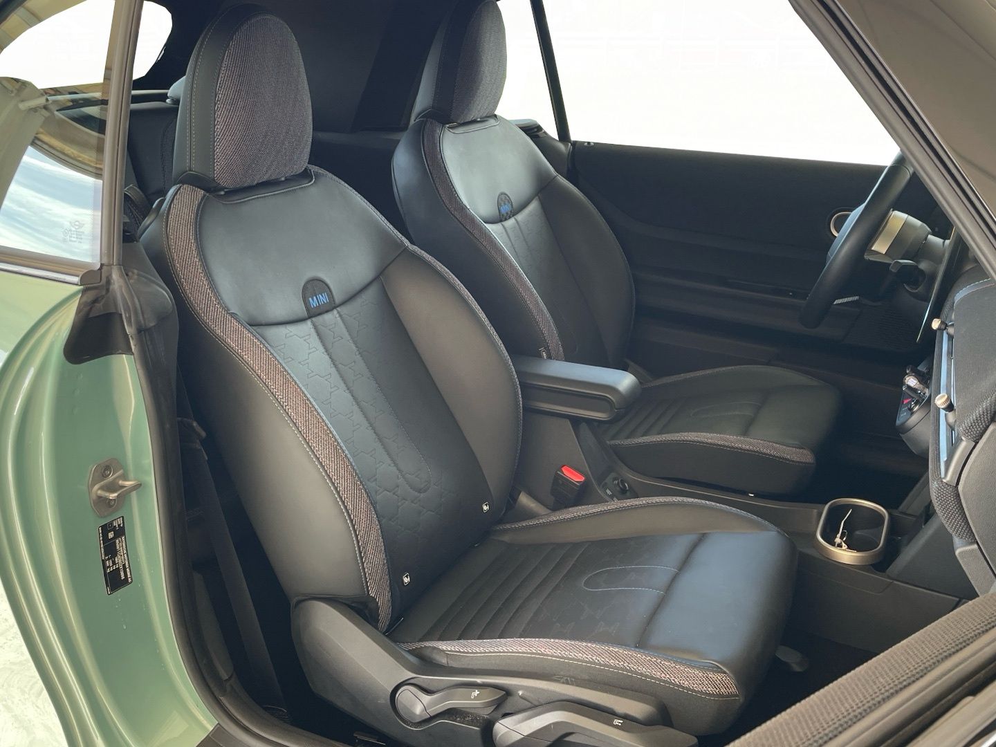 fotoM 11 del MINI MINI Cooper Cabrio C 120 kW (163 CV) 163cv Gasolina del 2025 en Madrid