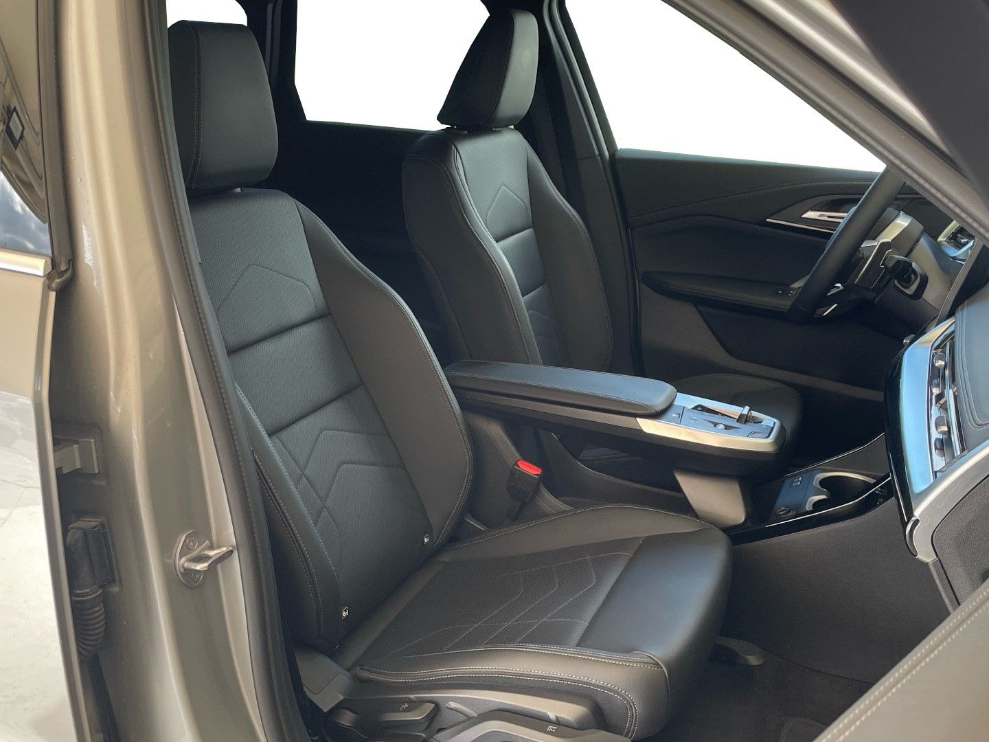 BMW X1 sDrive18d color Gris Plata. Año 2024. 110KW(150CV). Diésel. En concesionario Vehinter Getafe de Madrid