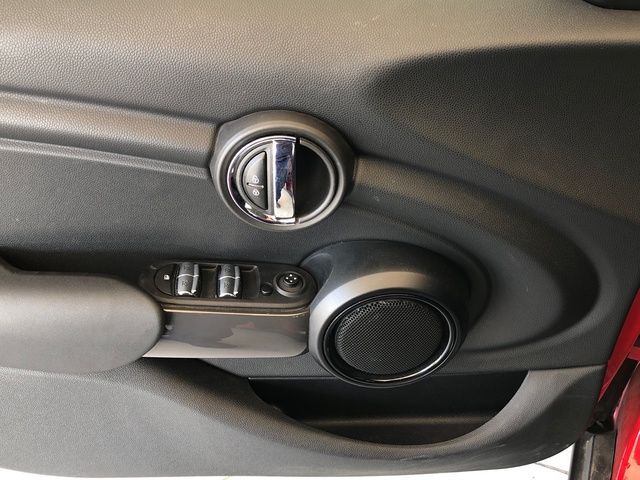 fotoG 10 del MINI MINI Cooper 5 Puertas 100 kW (136 CV) 136cv Gasolina del 2021 en Madrid