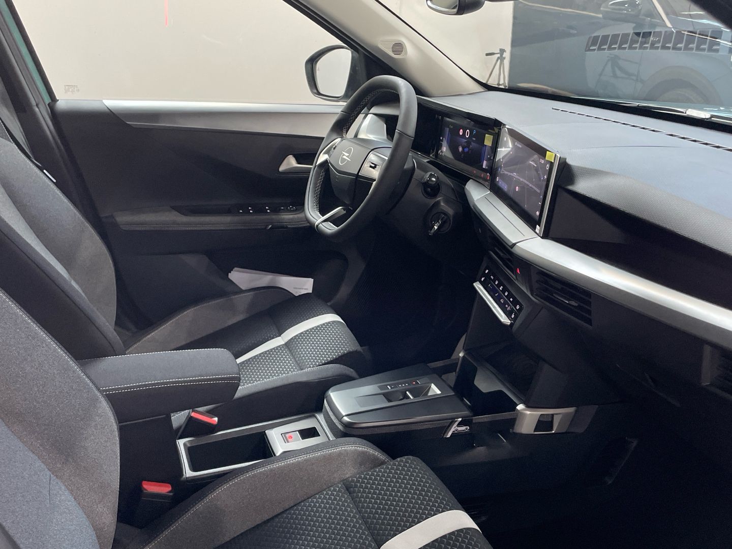 Vehicle image 25