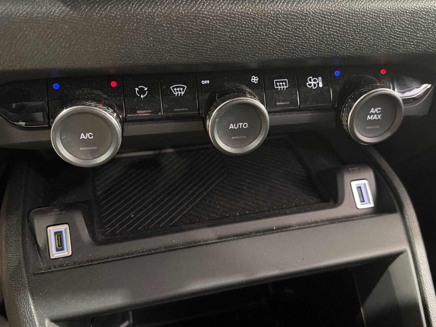 Vehicle image 29