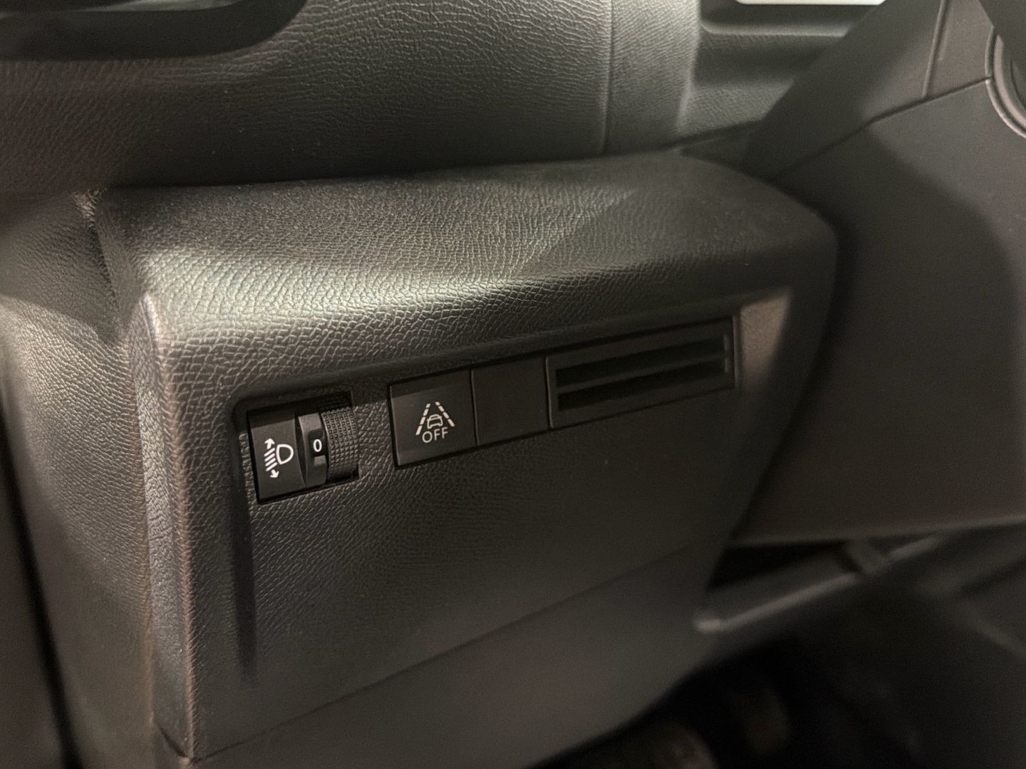 Vehicle image 27