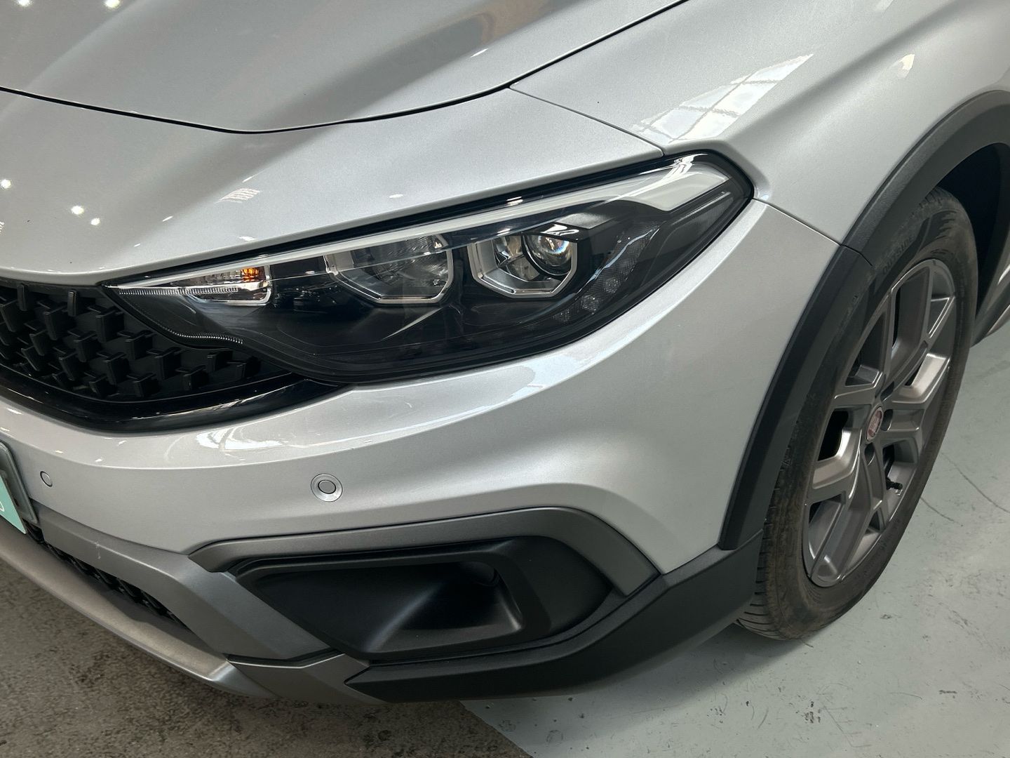 Vehicle image 16