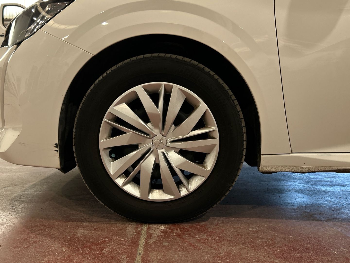 Vehicle image 13