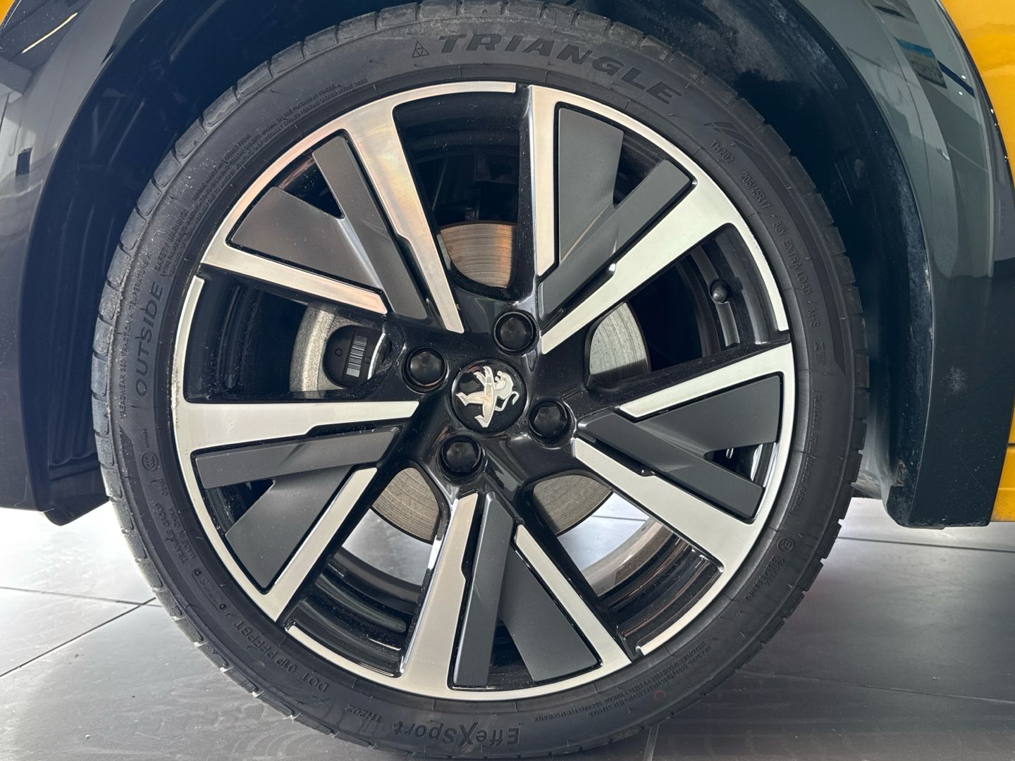 Vehicle image 13