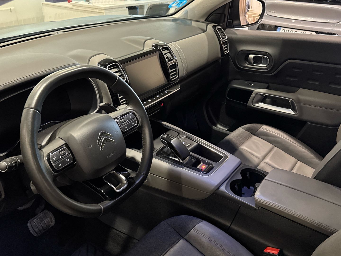 Vehicle image 21