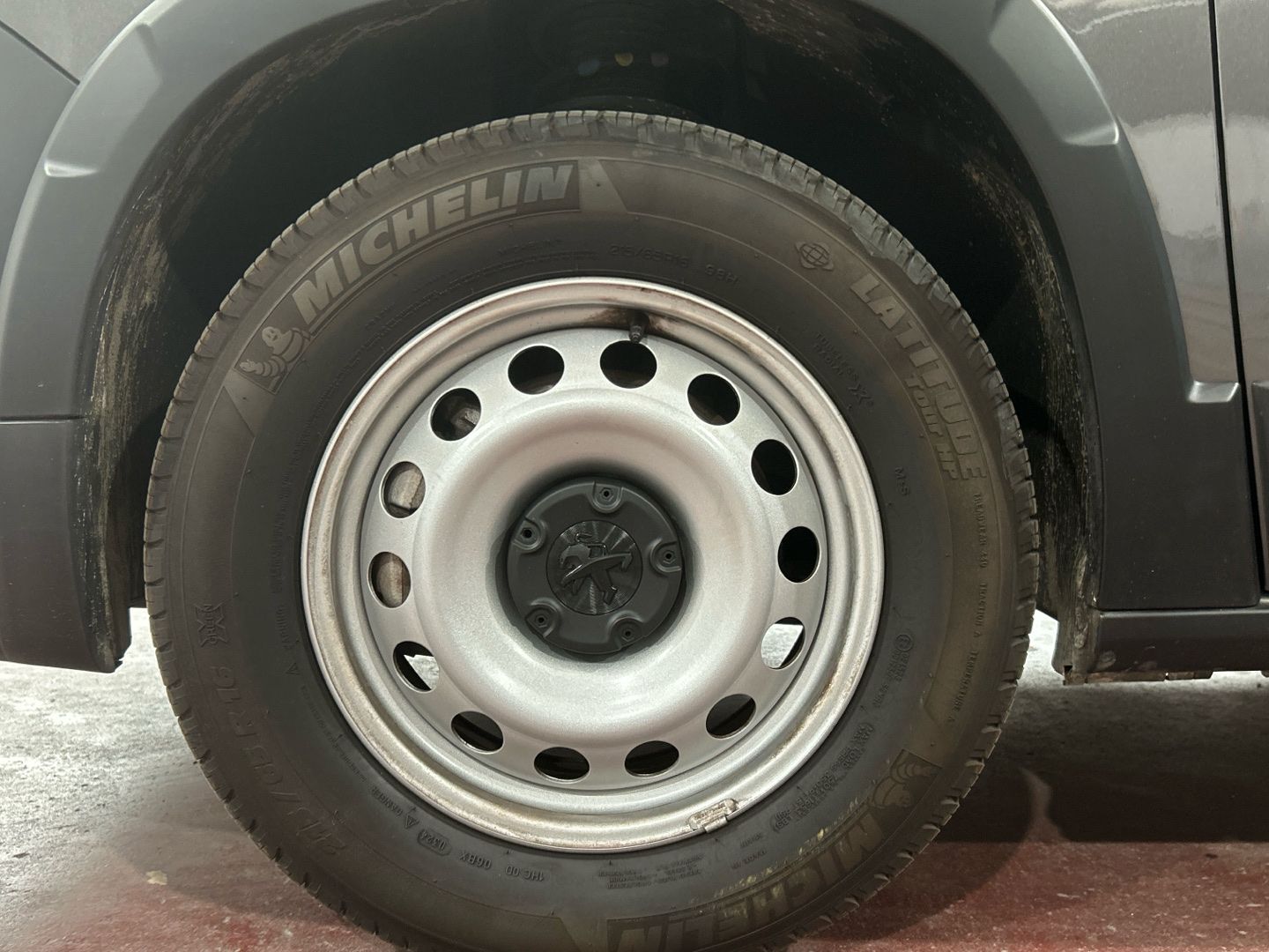 Vehicle image 13