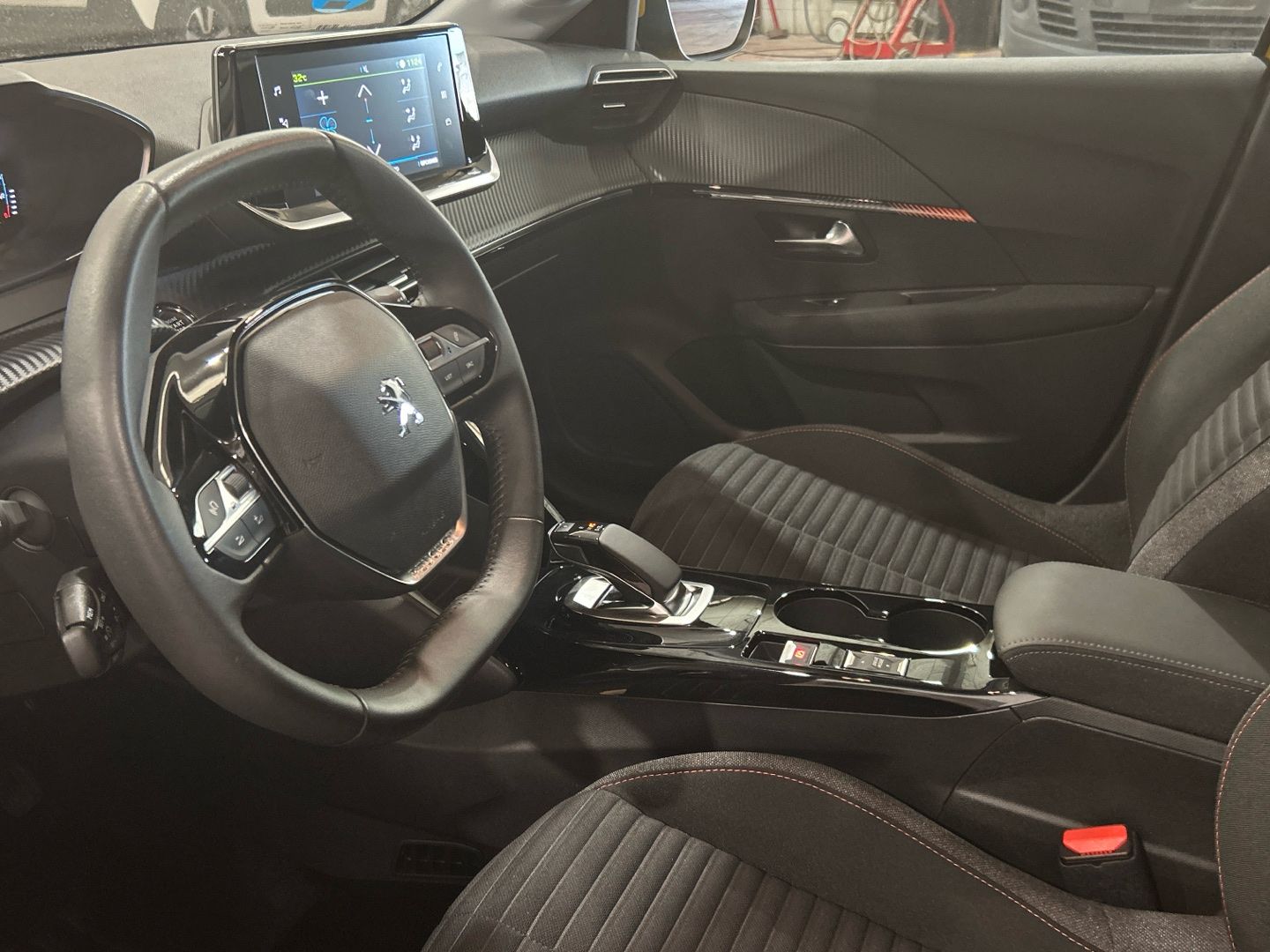 Vehicle image 21
