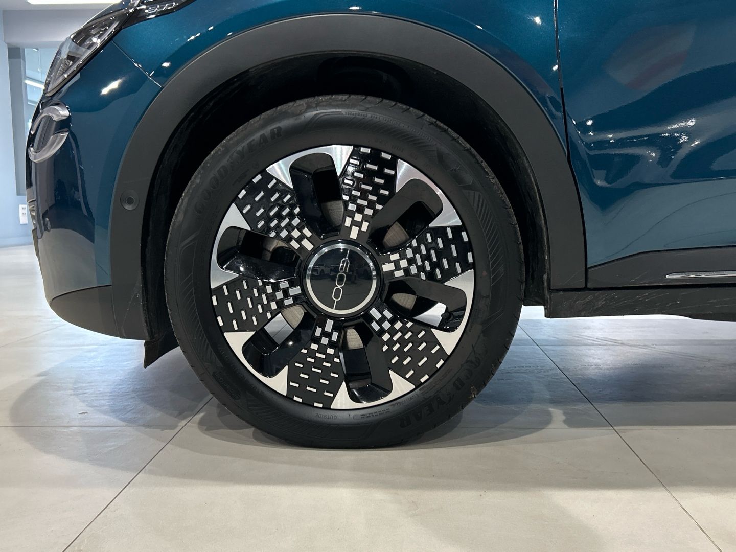 Vehicle image 13