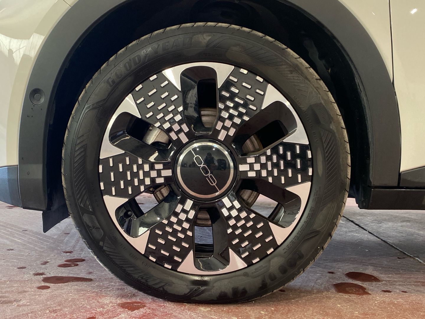 Vehicle image 13