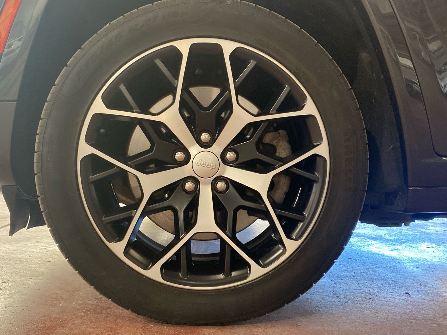 Vehicle image 13