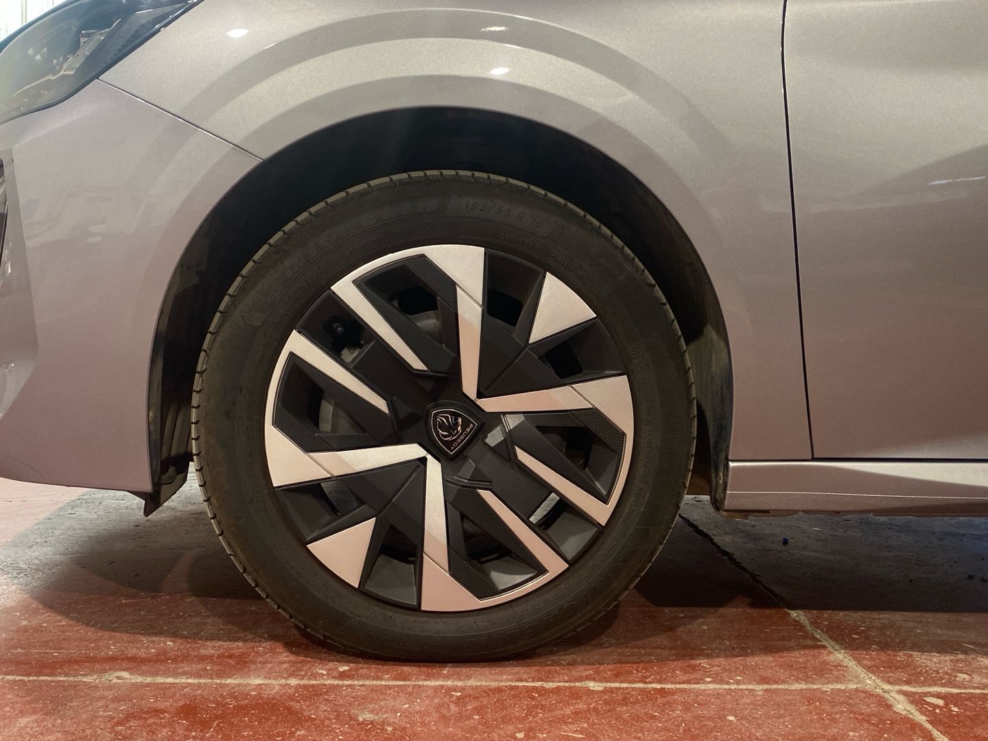Vehicle image 13