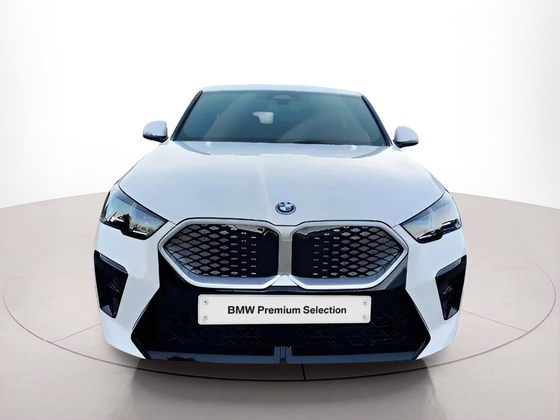 Fotos de BMW iX2 eDrive20 color Blanco. Año 2025. 150KW(204CV). Eléctrico. En concesionario Lizaga Motor de Teruel