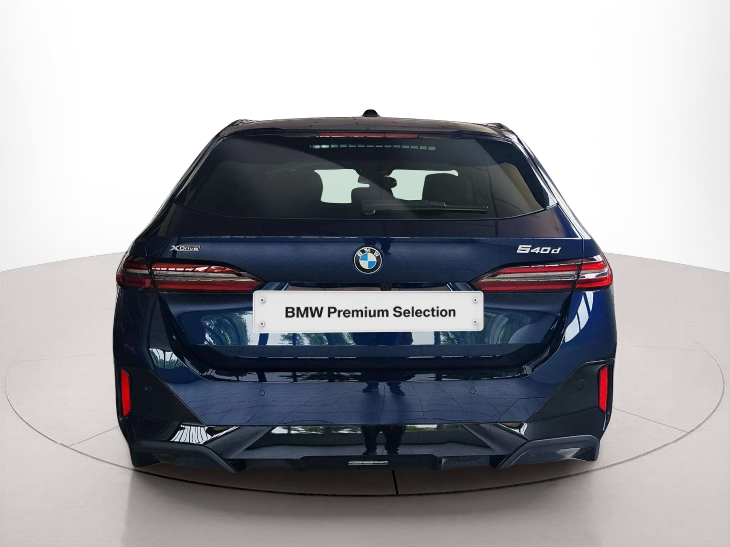 BMW Serie 5 540d Touring color Azul. Año 2024. 223KW(303CV). Diésel. En concesionario Lizaga Motor de Teruel