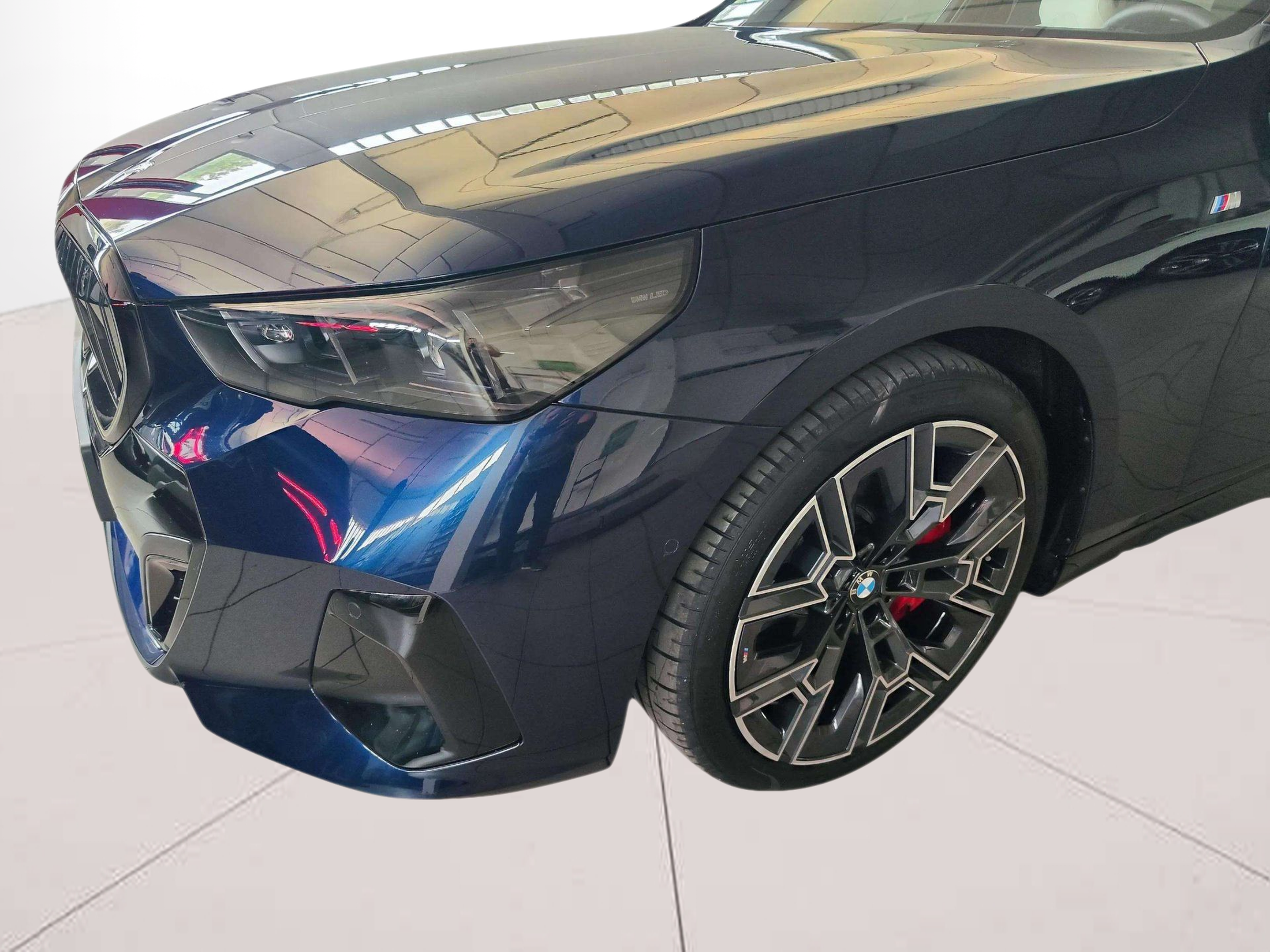 BMW Serie 5 540d Touring color Azul. Año 2024. 223KW(303CV). Diésel. En concesionario Lizaga Motor de Teruel