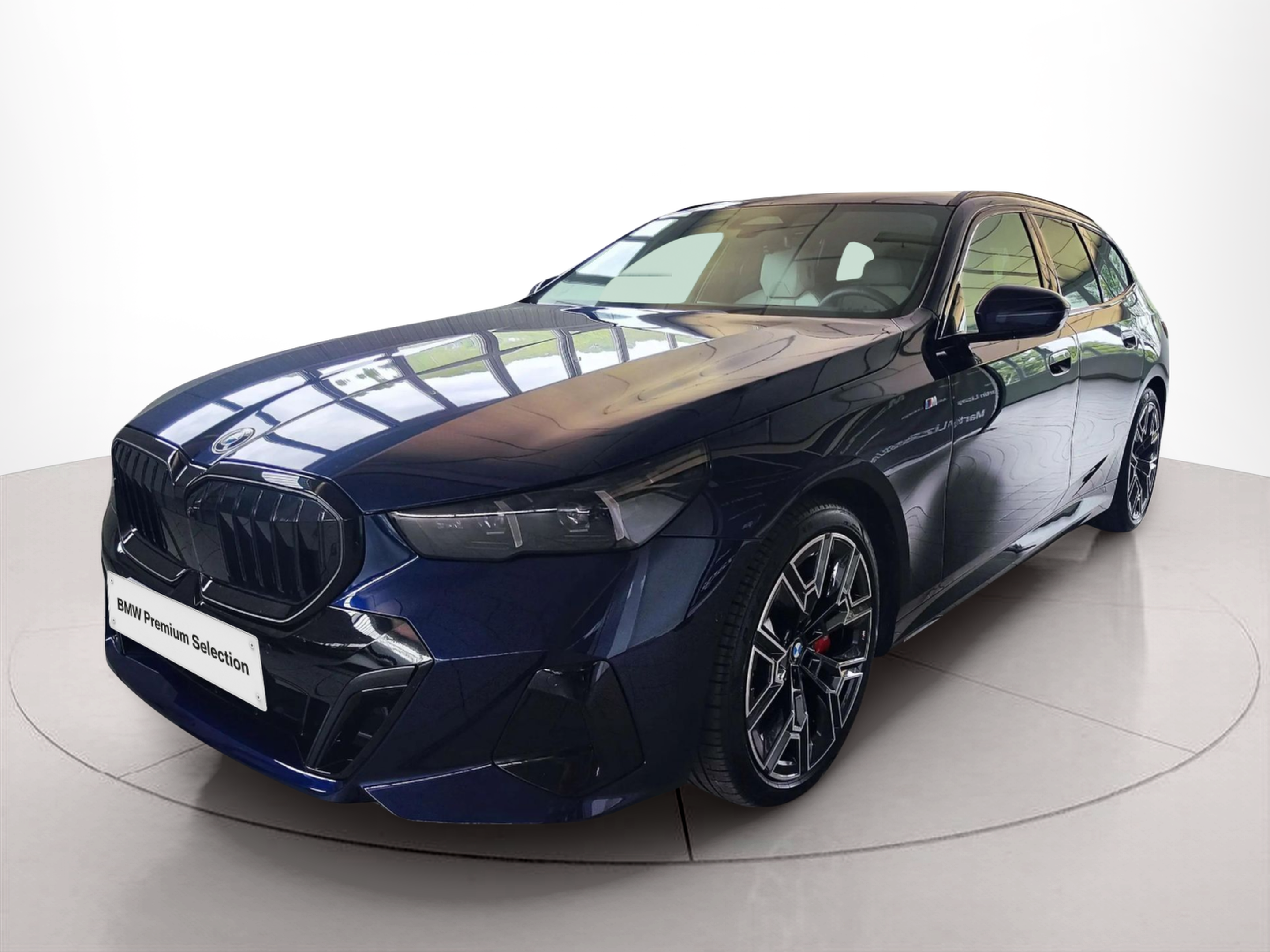 Fotos de BMW Serie 5 540d Touring color Azul. Año 2024. 223KW(303CV). Diésel. En concesionario Lizaga Motor de Teruel