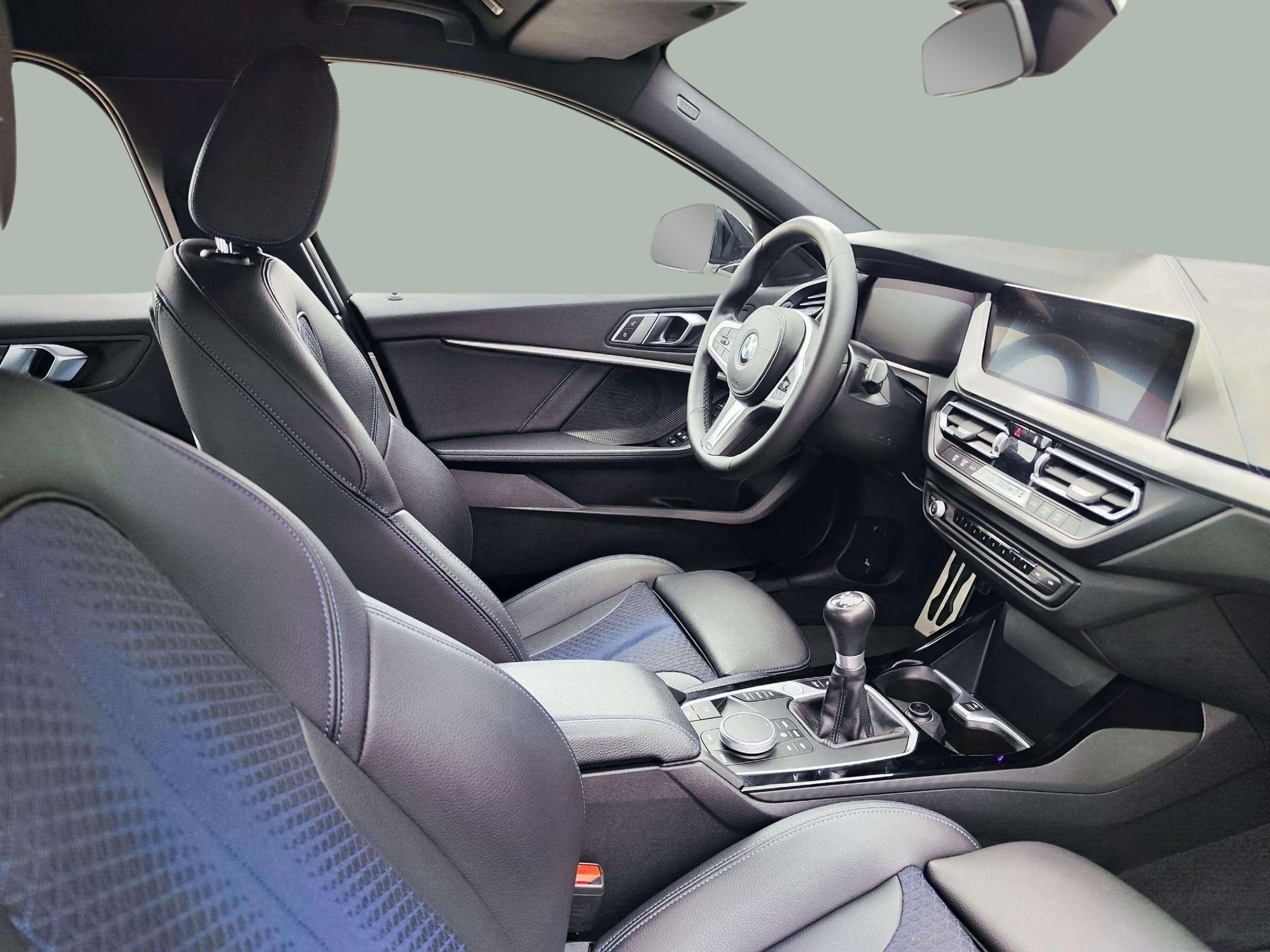 BMW Serie 1 118i color Blanco. Año 2021. 103KW(140CV). Gasolina. En concesionario Lizaga Motor de Teruel