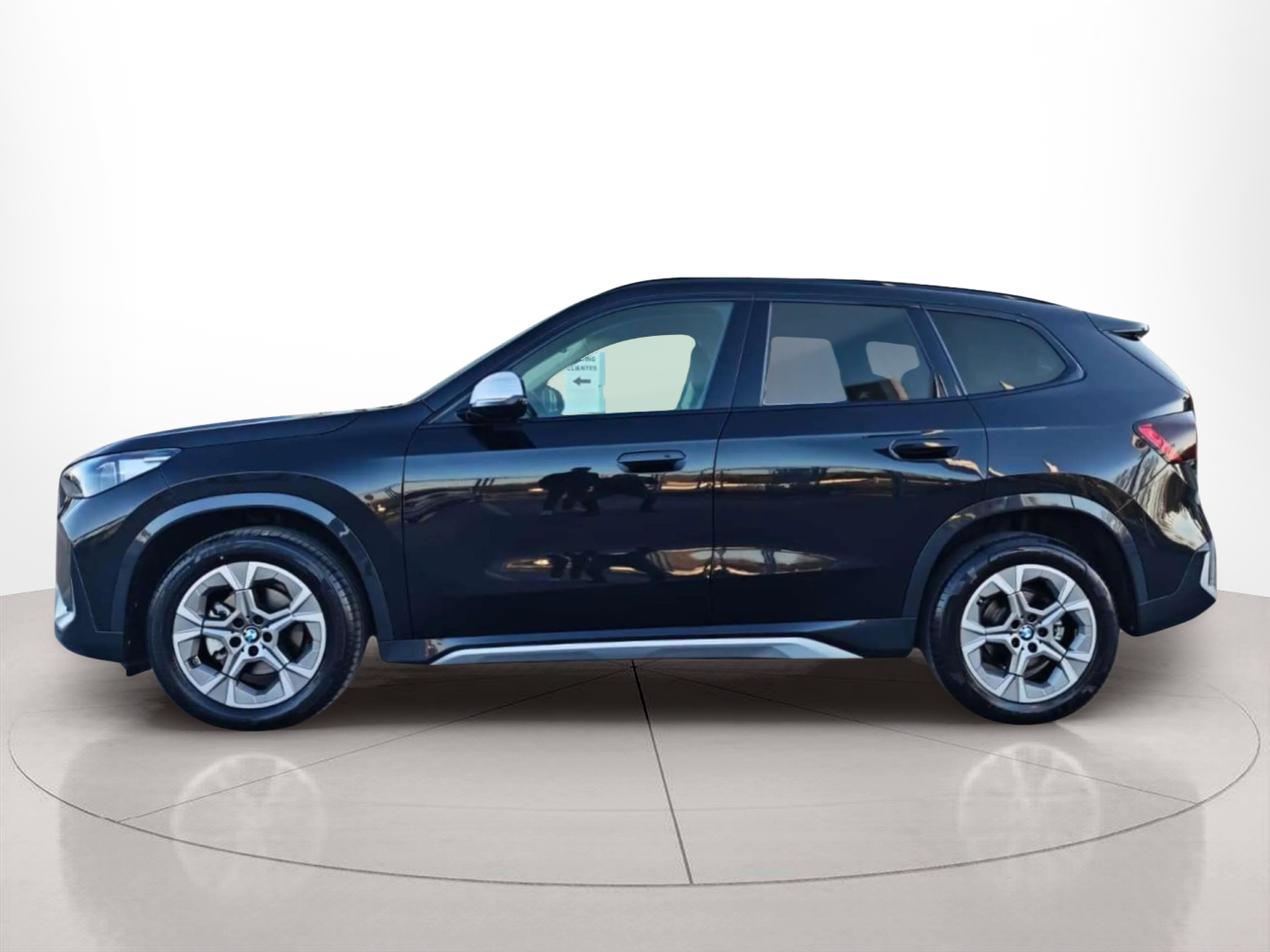 Fotos de BMW X1 sDrive18d color Negro. Año 2022. 110KW(150CV). Diésel. En concesionario Lizaga Motor de Teruel