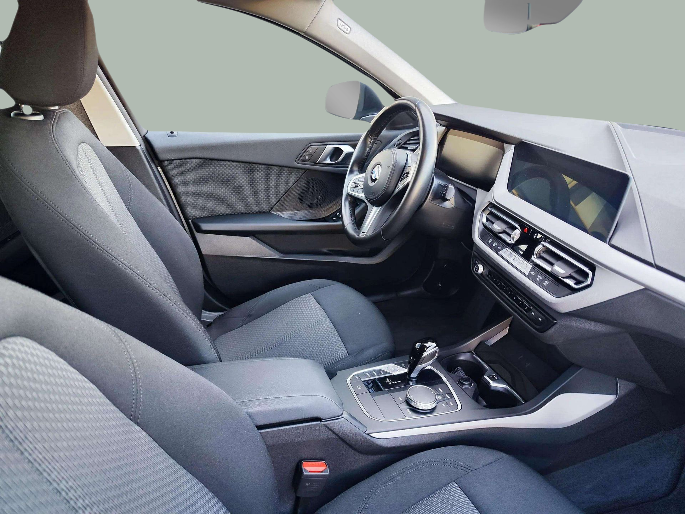 BMW Serie 1 118i color Gris. Año 2024. 103KW(140CV). Gasolina. En concesionario Lizaga Motor de Teruel