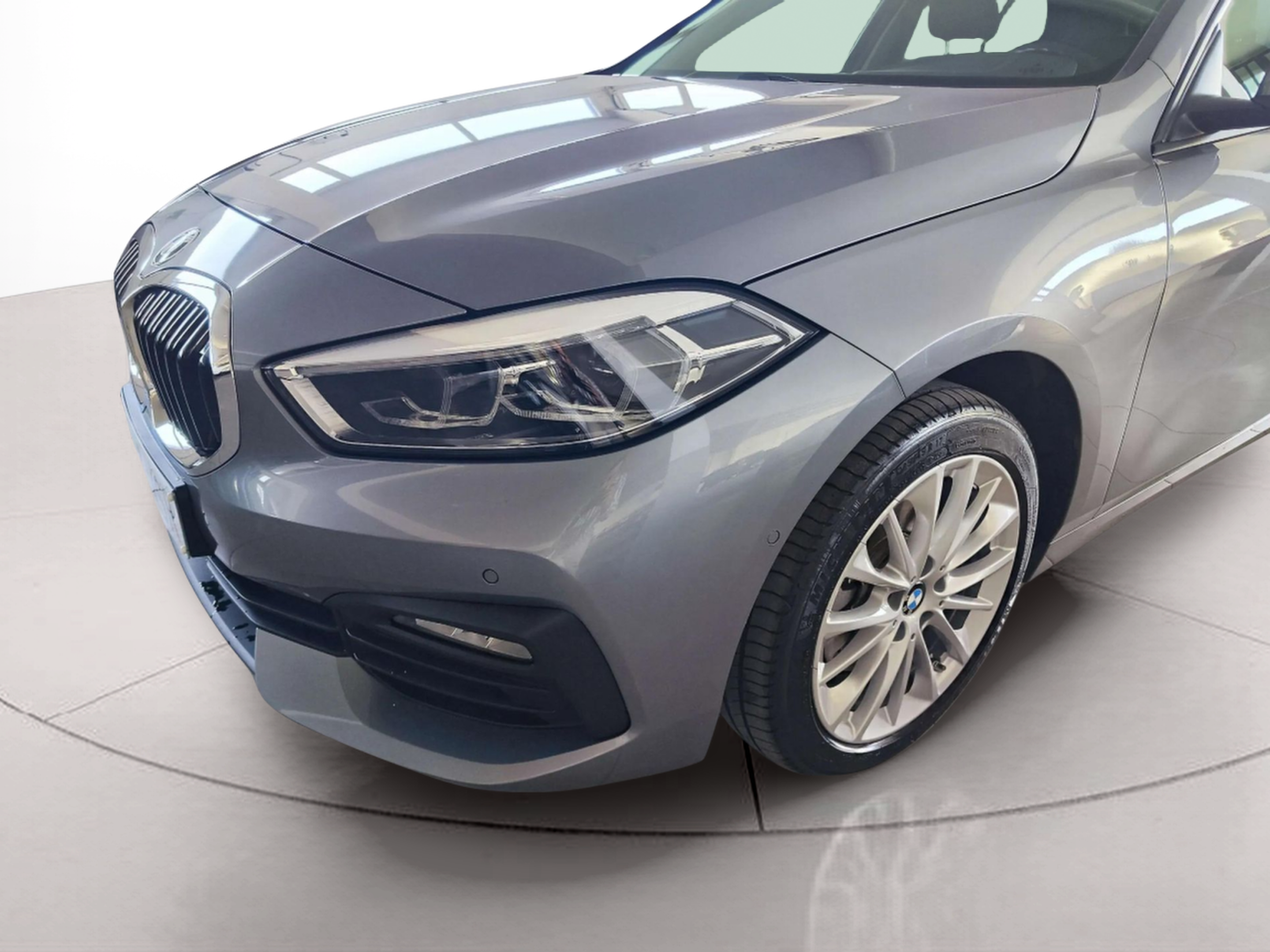 BMW Serie 1 118i color Gris. Año 2024. 103KW(140CV). Gasolina. En concesionario Lizaga Motor de Teruel
