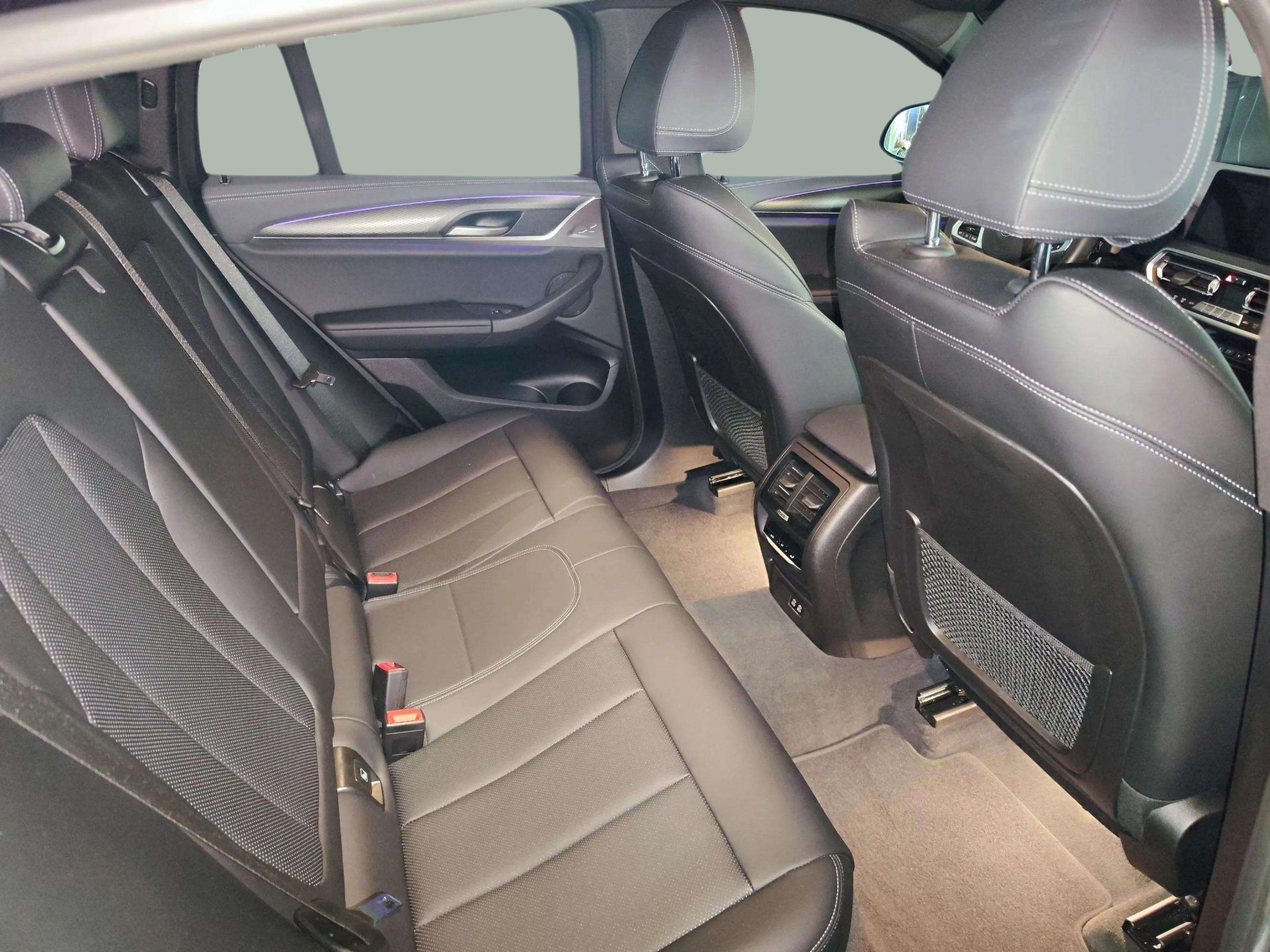 BMW X4 M40d color Negro. Año 2023. 250KW(340CV). Diésel. En concesionario Lizaga Motor de Teruel