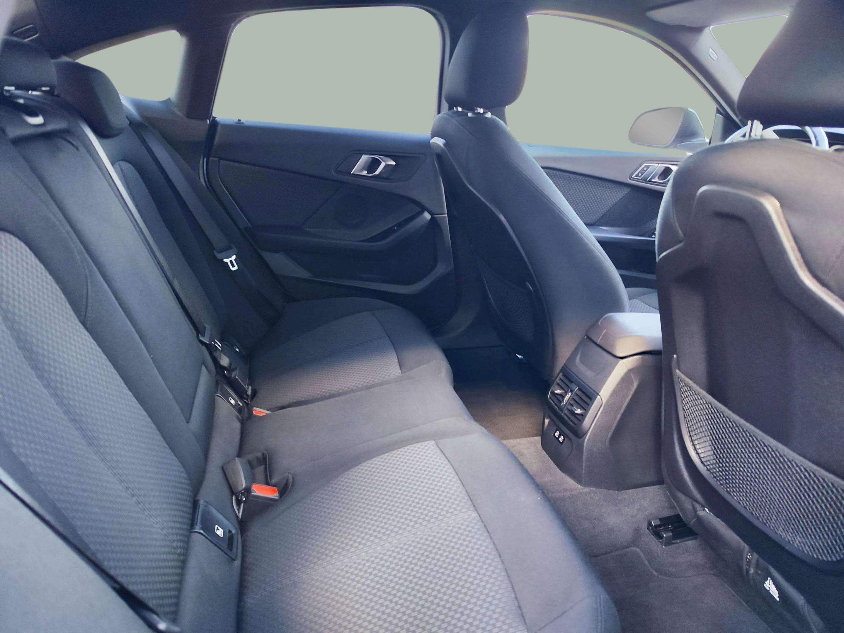 BMW Serie 2 218i Gran Coupe color Gris. Año 2021. 103KW(140CV). Gasolina. En concesionario Lizaga Motor de Teruel