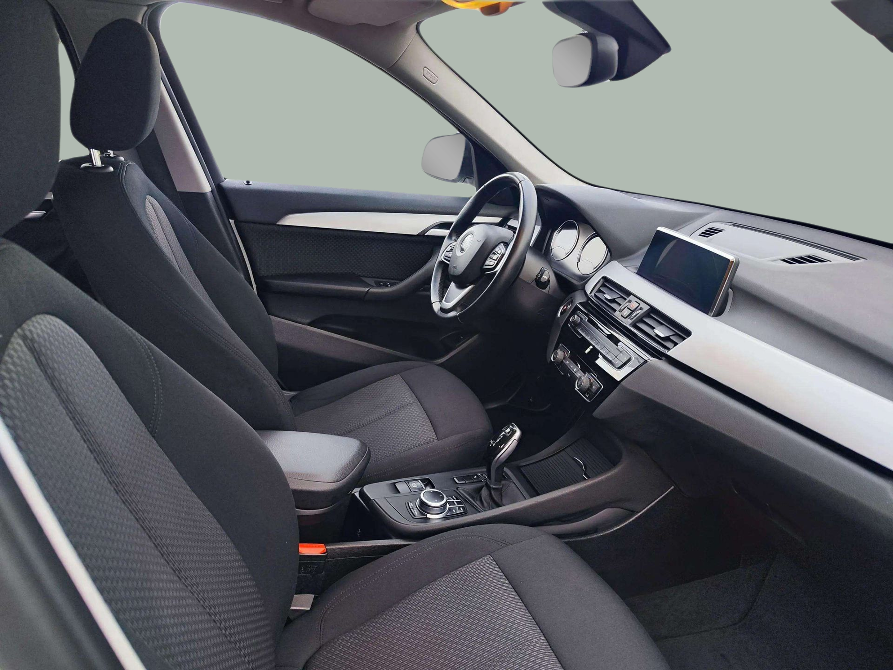 BMW X1 sDrive18d color Blanco. Año 2021. 110KW(150CV). Diésel. En concesionario Lizaga Motor de Teruel