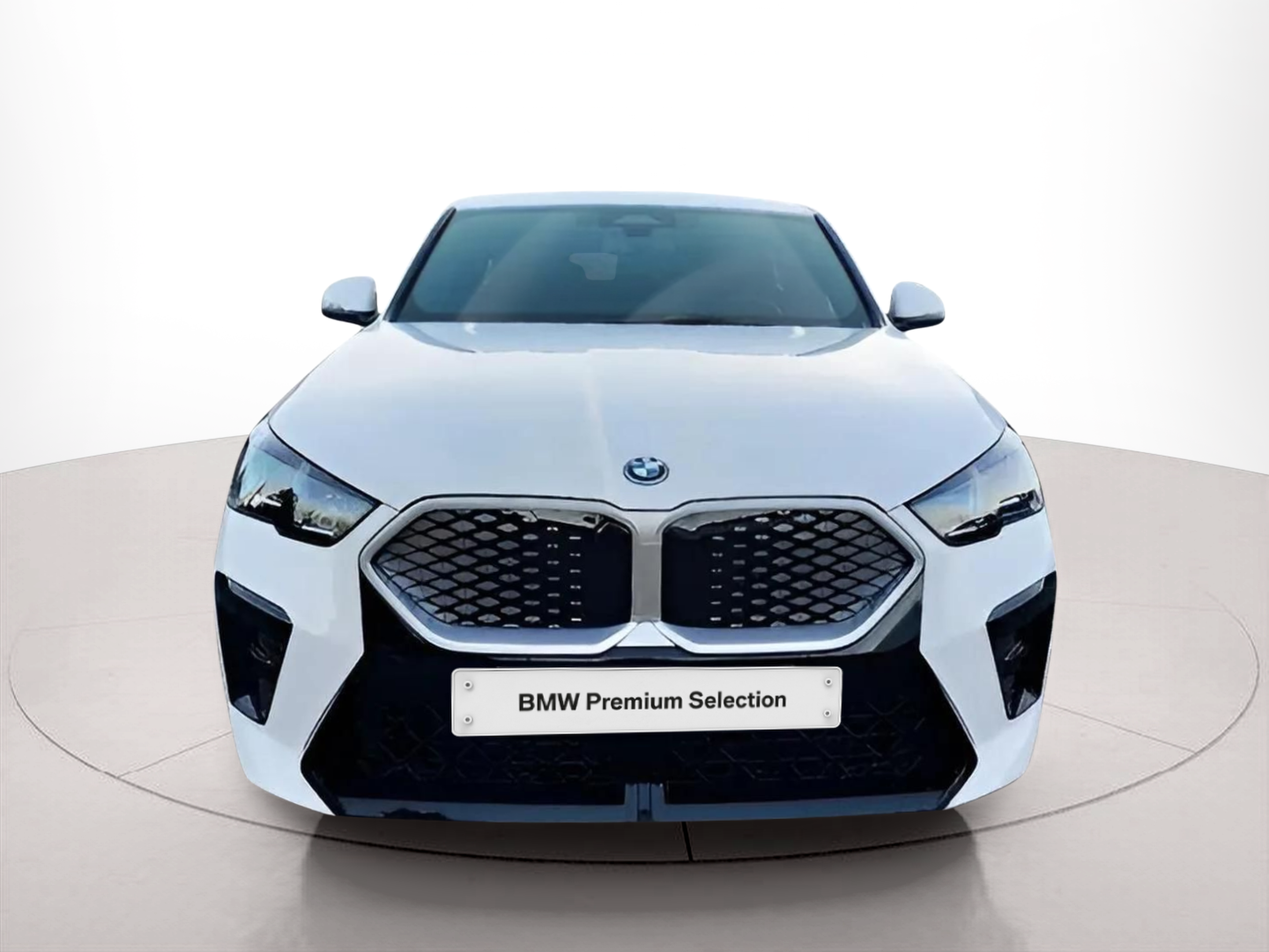 Fotos de BMW iX2 eDrive20 color Blanco. Año 2025. 150KW(204CV). Eléctrico. En concesionario Lizaga Motor de Teruel