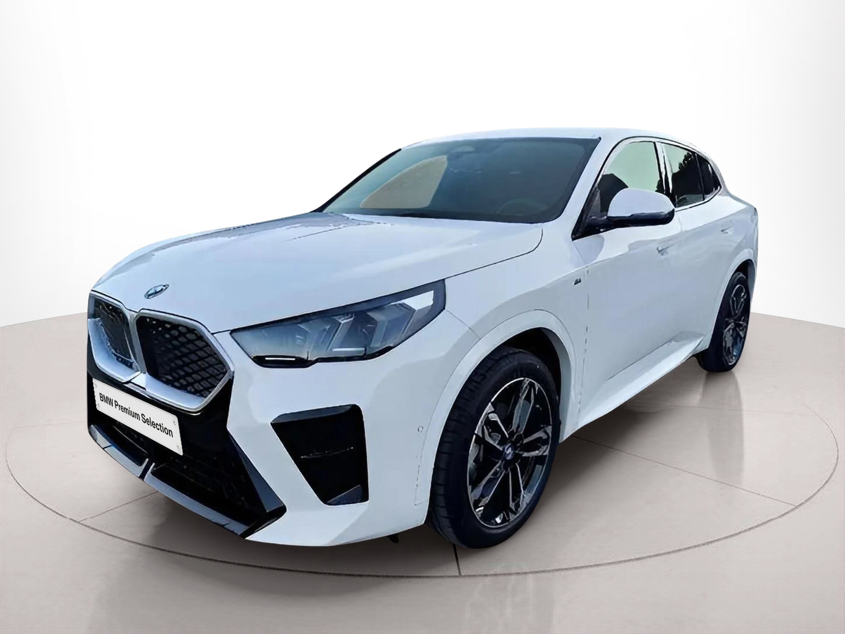 Fotos de BMW iX2 eDrive20 color Blanco. Año 2025. 150KW(204CV). Eléctrico. En concesionario Lizaga Motor de Teruel