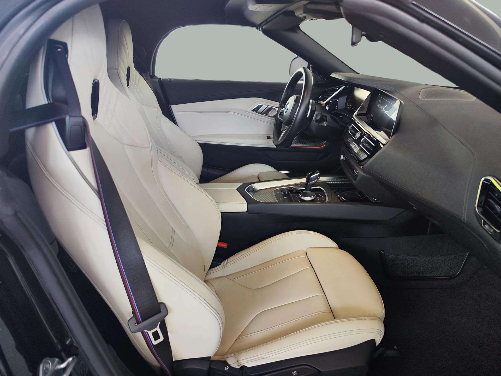 BMW Z4 M40i Cabrio color Negro. Año 2023. 250KW(340CV). Gasolina. En concesionario Lizaga Motor de Teruel