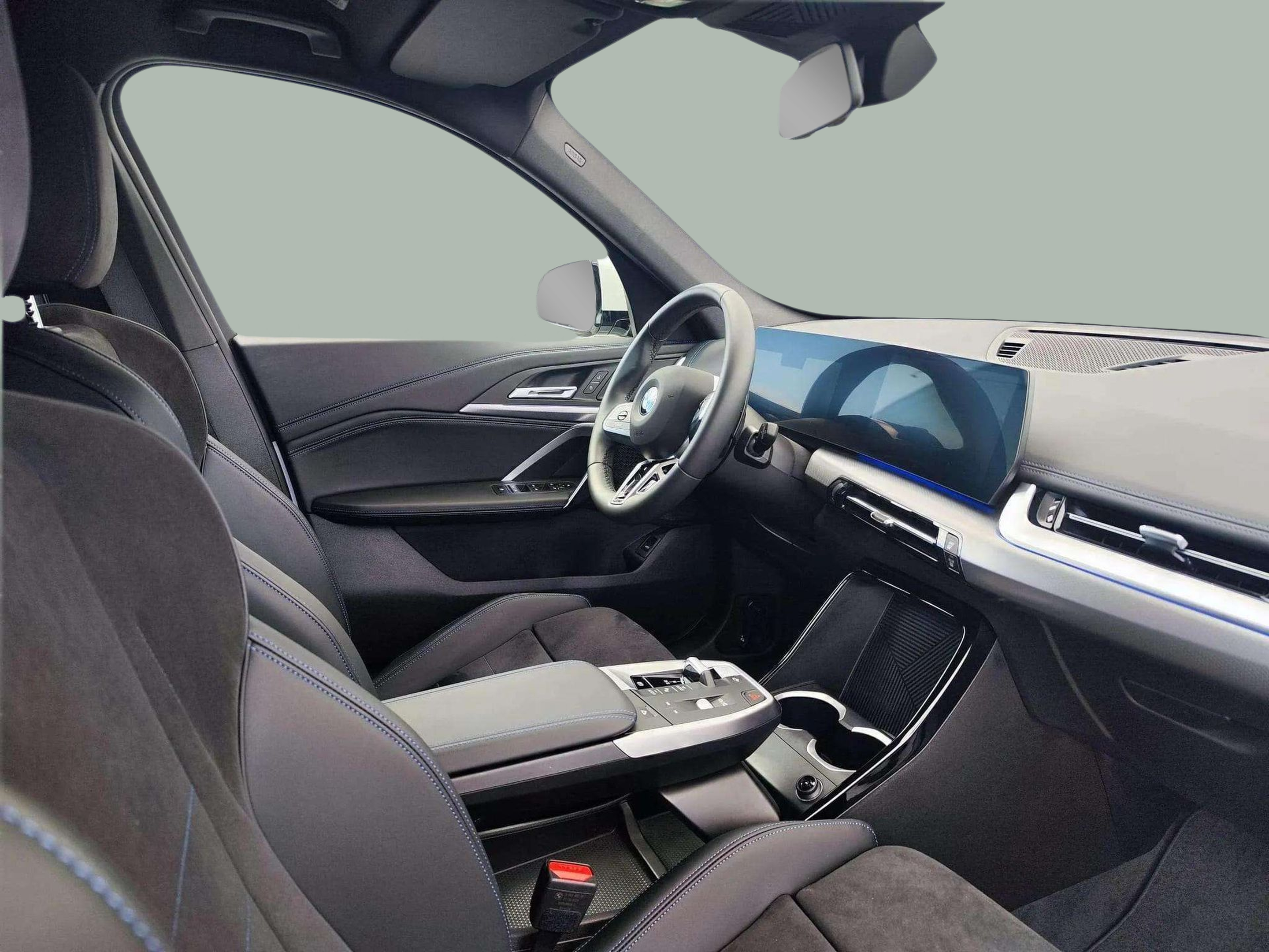 BMW iX2 eDrive20 color Blanco. Año 2025. 150KW(204CV). Eléctrico. En concesionario Lizaga Motor de Teruel