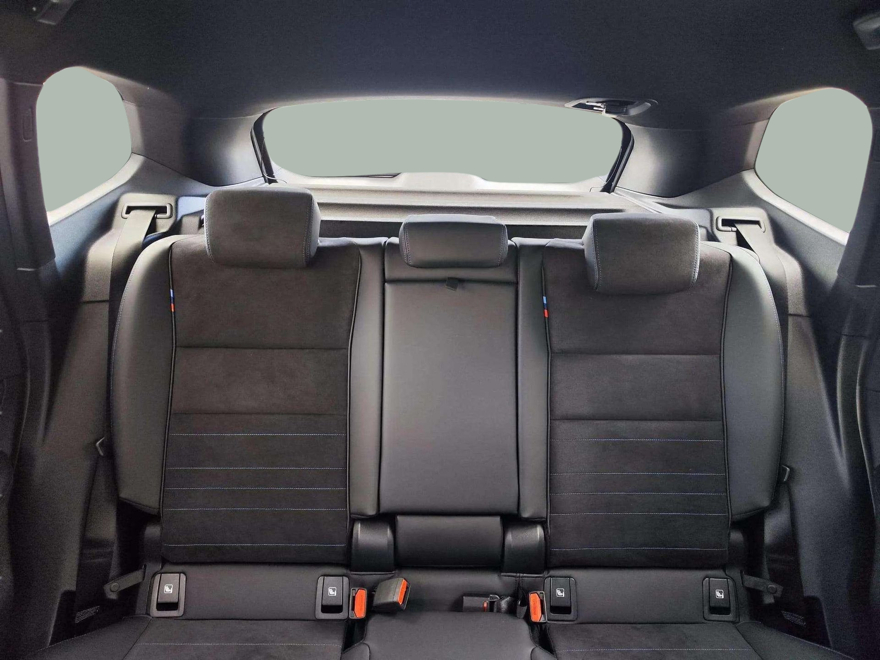 BMW iX1 eDrive20 color Blanco. Año 2026. 150KW(204CV). Eléctrico. En concesionario Lizaga Motor de Teruel