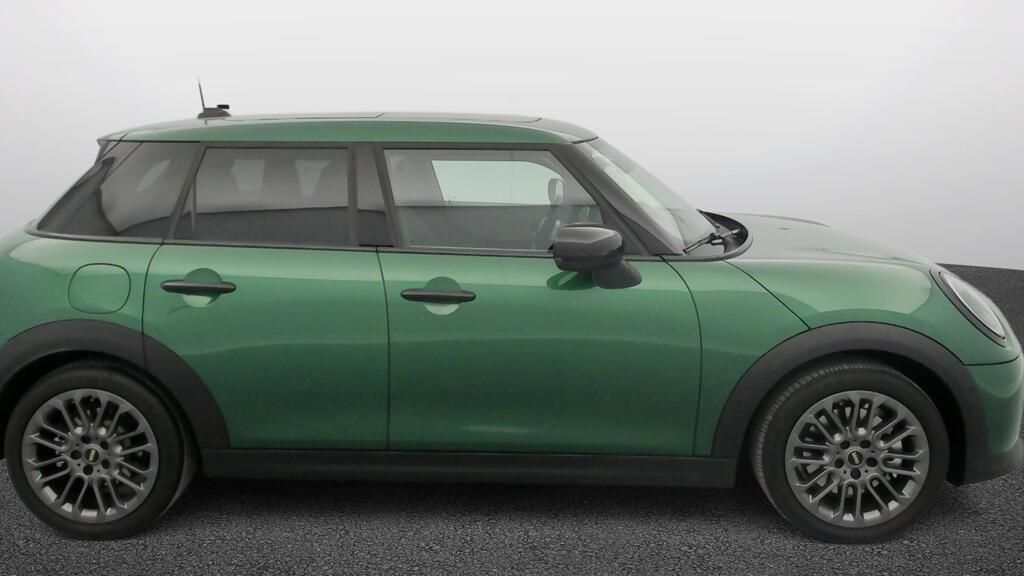 fotoG 3 del Mini MINI Cooper 5 Puertas MINI Cooper C 5 puertas 156cv Gasolina del 2025 en Madrid