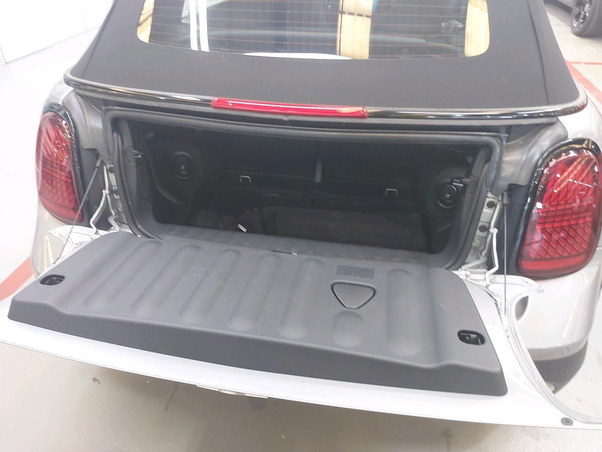 fotoG 10 del Mini MINI Cooper Cabrio MINI Cooper S Cabrio 204cv Gasolina del 2025 en Madrid