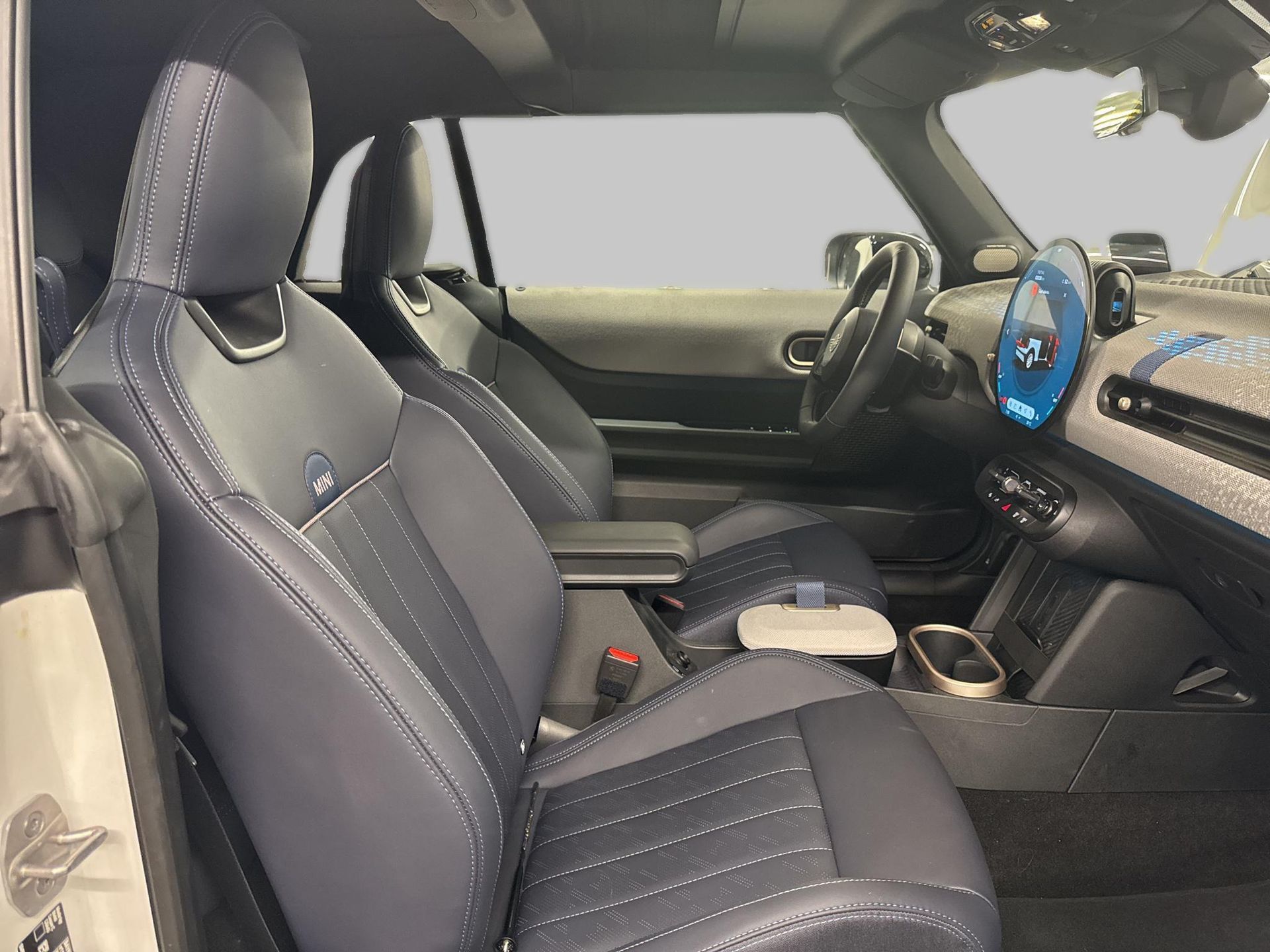 fotoG 8 del MINI MINI Cabrio Cooper C 120 kW (163 CV) 163cv Gasolina del 2025 en Madrid