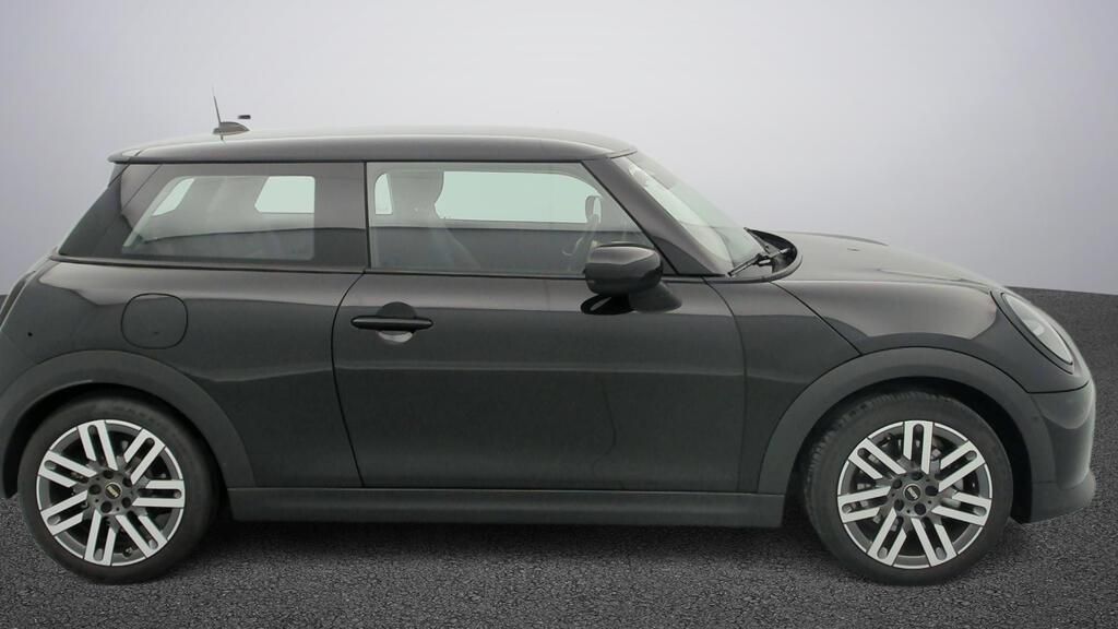 fotoG 3 del MINI MINI Cooper C 115 kW (156 CV) 156cv Gasolina del 2025 en Madrid