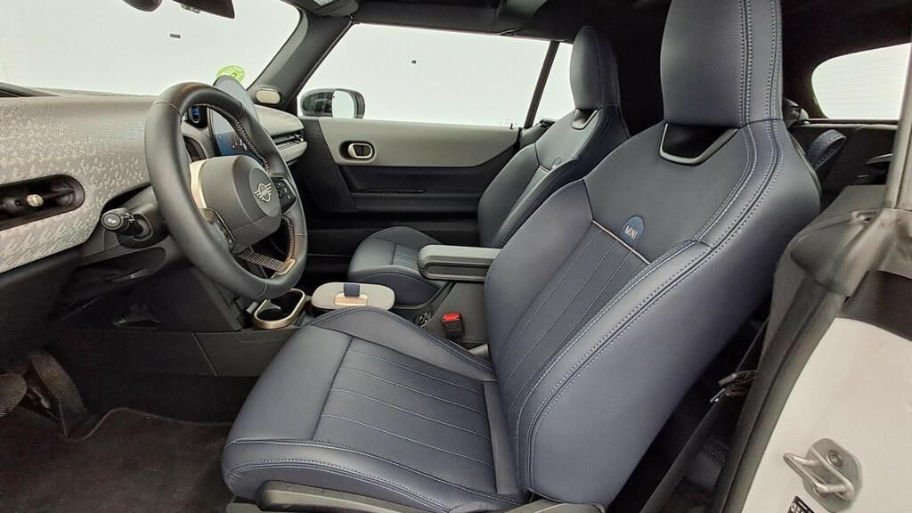 fotoG 8 del MINI MINI Cooper Cabrio C 120 kW (163 CV) 163cv Gasolina del 2025 en Madrid