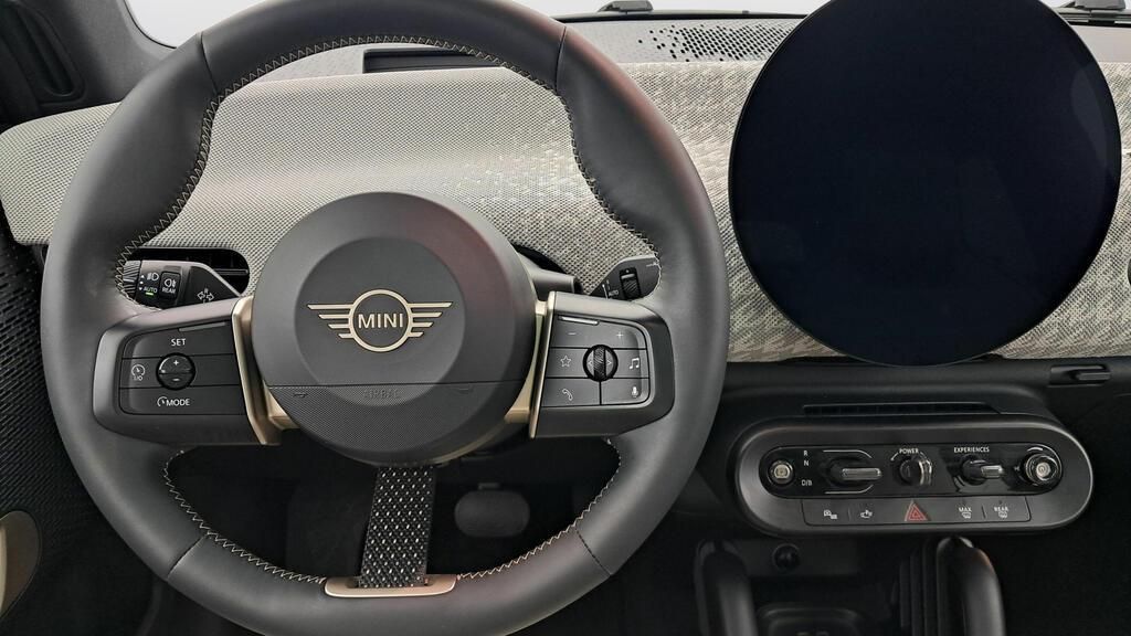 fotoG 7 del MINI MINI 3 Puertas Cooper SE 160 kW (218 CV) 218cv Eléctrico del 2024 en Madrid