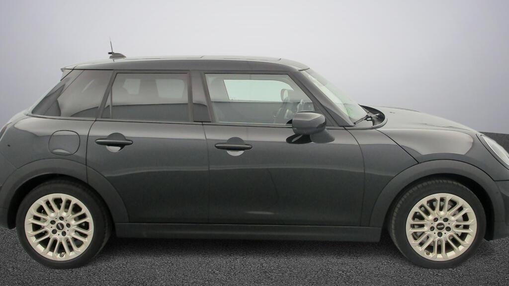 fotoG 3 del MINI MINI Cooper 5 Puertas C 115 kW (156 CV) 156cv Gasolina del 2025 en Madrid