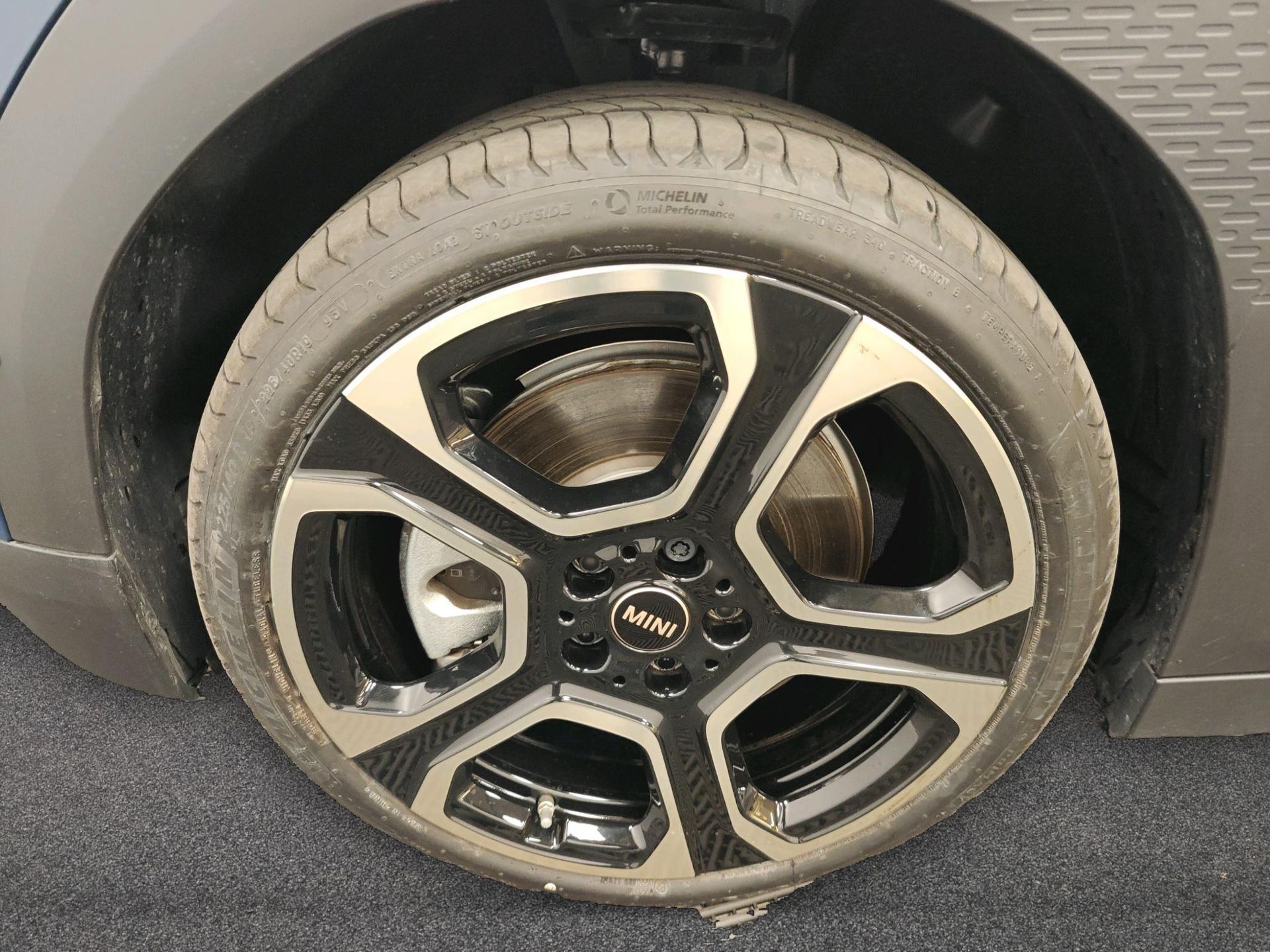 fotoG 12 del Mini MINI Aceman SE 218cv Eléctrico del 2025 en Madrid