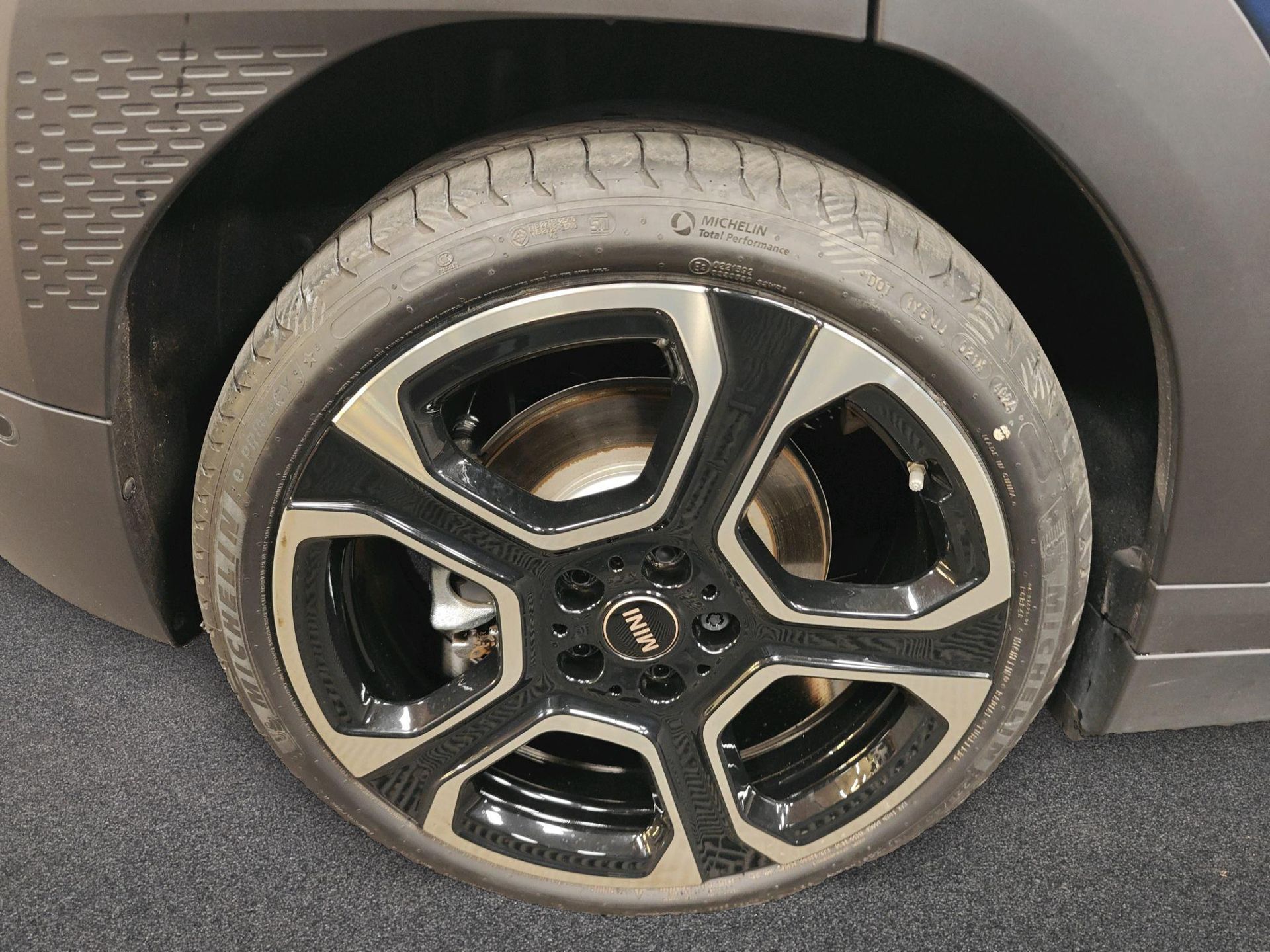 fotoG 14 del Mini MINI Aceman SE 218cv Eléctrico del 2025 en Madrid