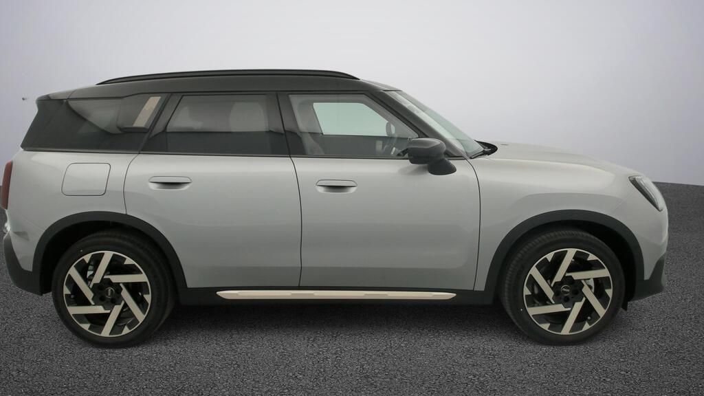 fotoG 3 del MINI MINI Countryman C 125 kW (170 CV) 170cv Gasolina del 2025 en Madrid