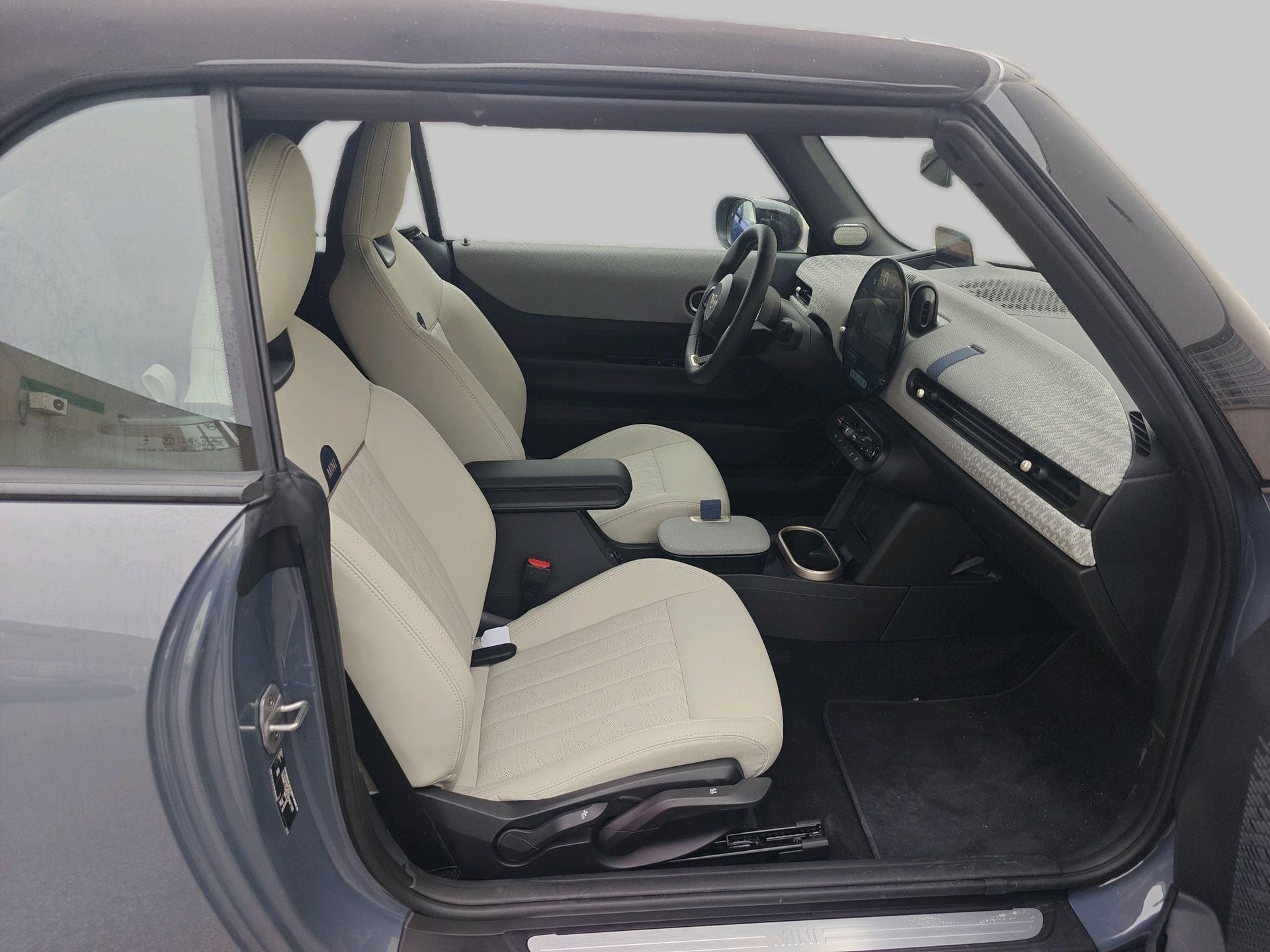 fotoG 8 del MINI MINI Cooper Cabrio C 120 kW (163 CV) 163cv Gasolina del 2025 en Madrid