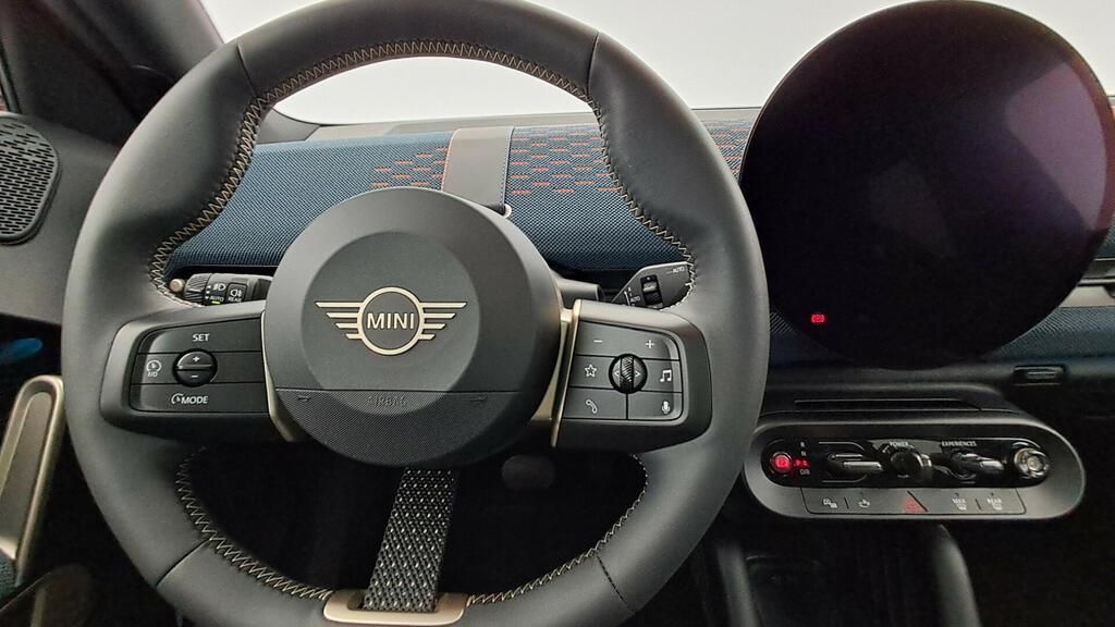 fotoG 7 del MINI MINI Aceman E 135 kW (184 CV) 184cv Eléctrico del 2025 en Madrid