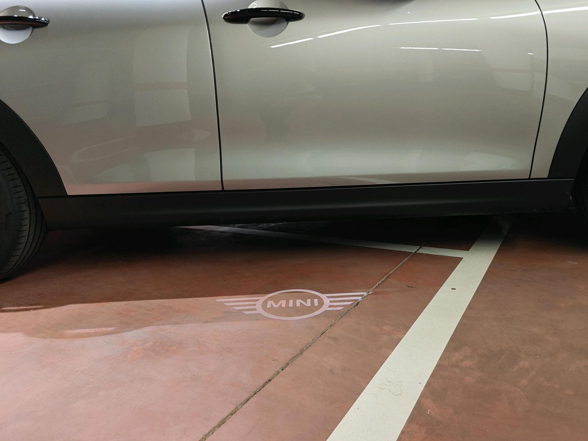 fotoG 16 del MINI MINI Cooper 5 Puertas C 115 kW (156 CV) 156cv Gasolina del 2025 en Madrid