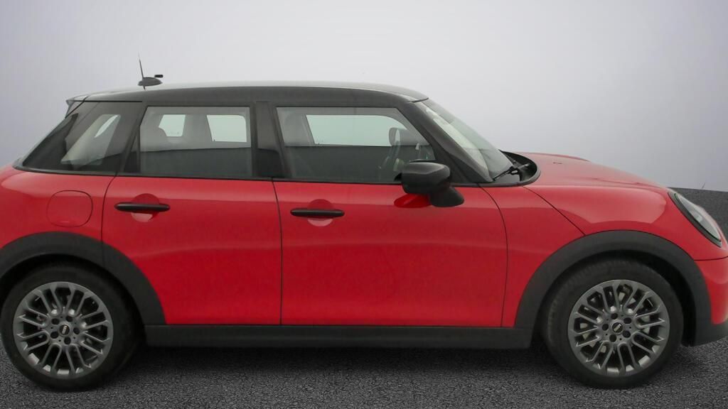 fotoG 3 del MINI MINI Cooper 5 Puertas C 115 kW (156 CV) 156cv Gasolina del 2025 en Madrid