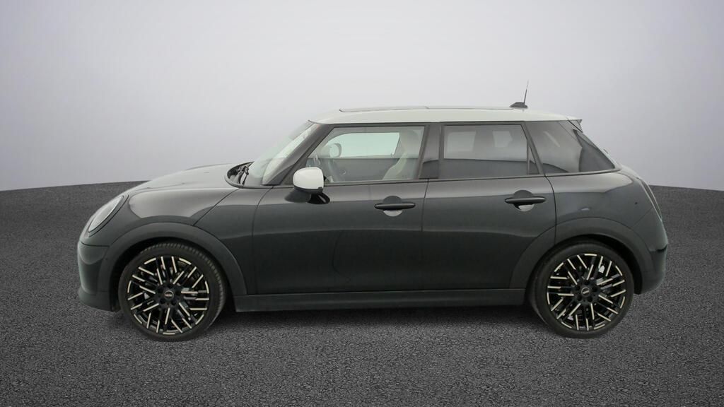 fotoG 3 del MINI MINI 5 Puertas Cooper C 115 kW (156 CV) 156cv Gasolina del 2025 en Madrid