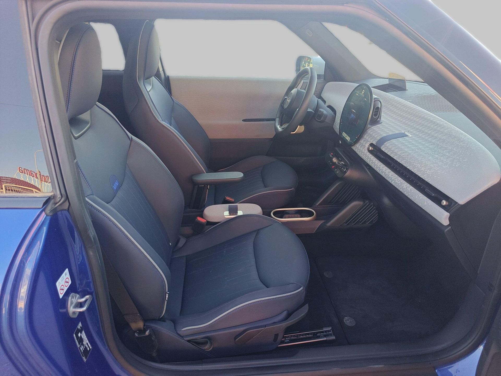 fotoG 8 del MINI MINI 3 Puertas Cooper E 135 kW (184 CV) 184cv Eléctrico del 2025 en Madrid