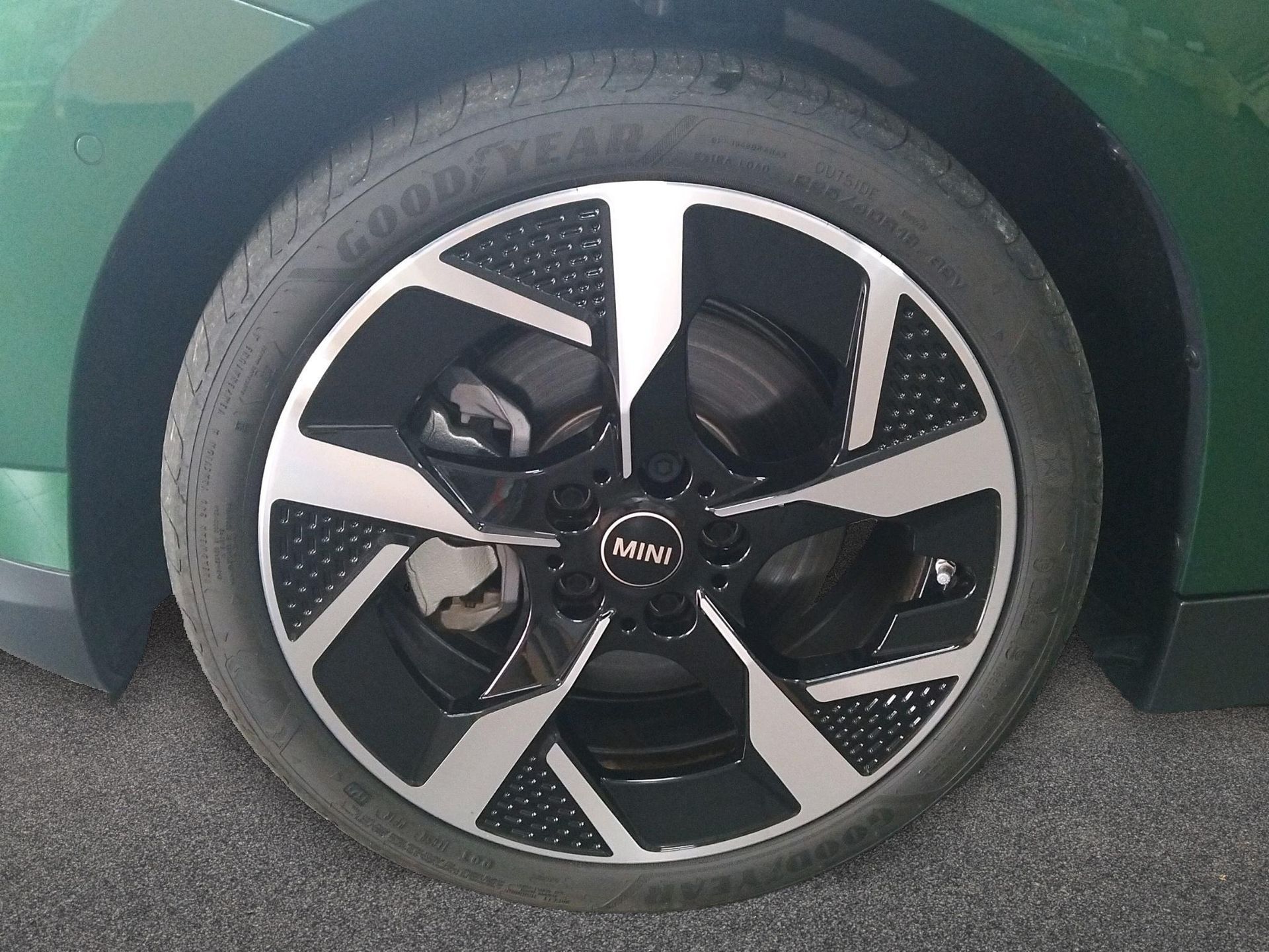 fotoG 12 del MINI MINI 3 Puertas Cooper E 135 kW (184 CV) 184cv Eléctrico del 2025 en Madrid