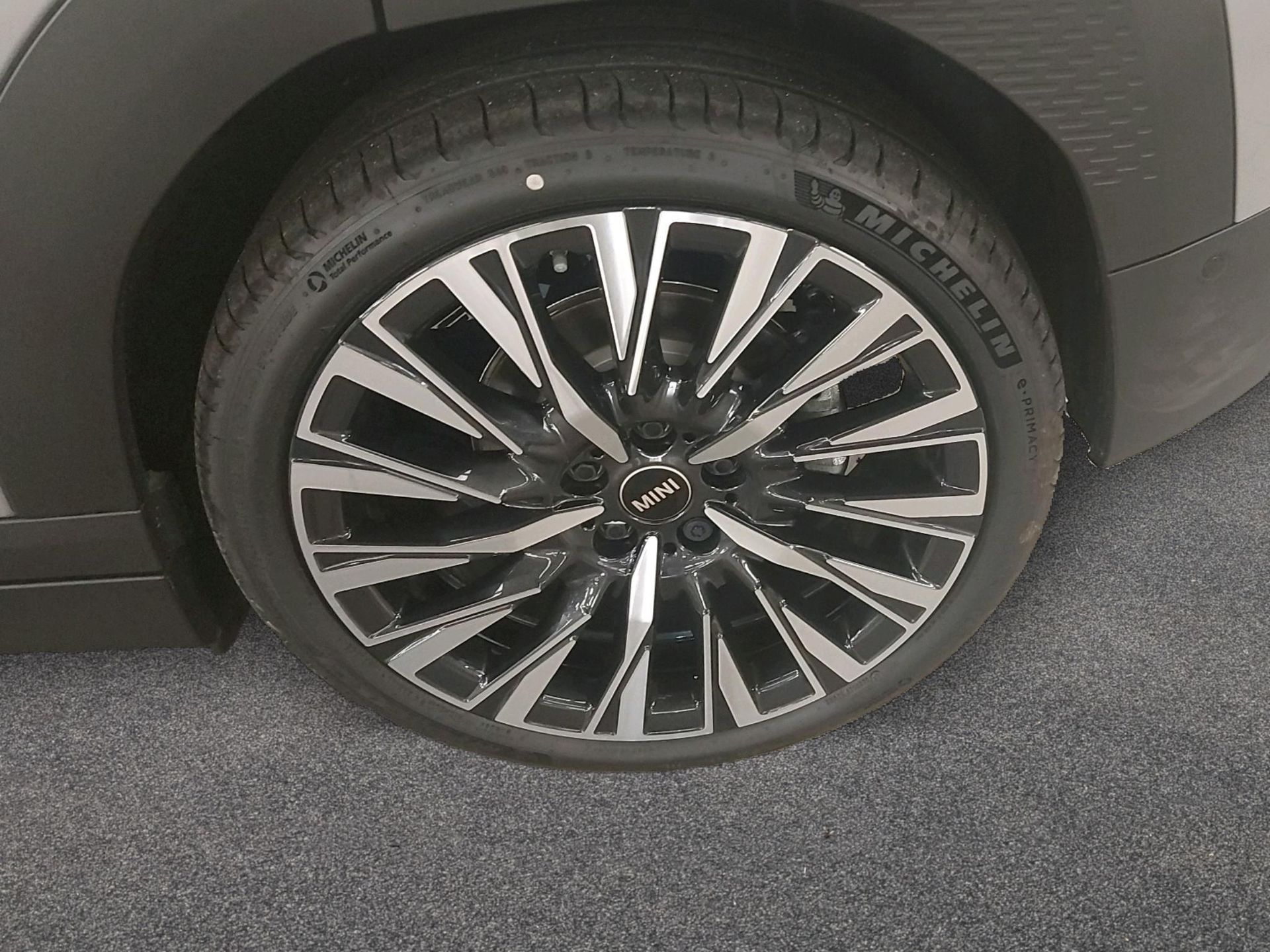 fotoG 12 del MINI MINI Aceman E 135 kW (184 CV) 184cv Eléctrico del 2025 en Madrid